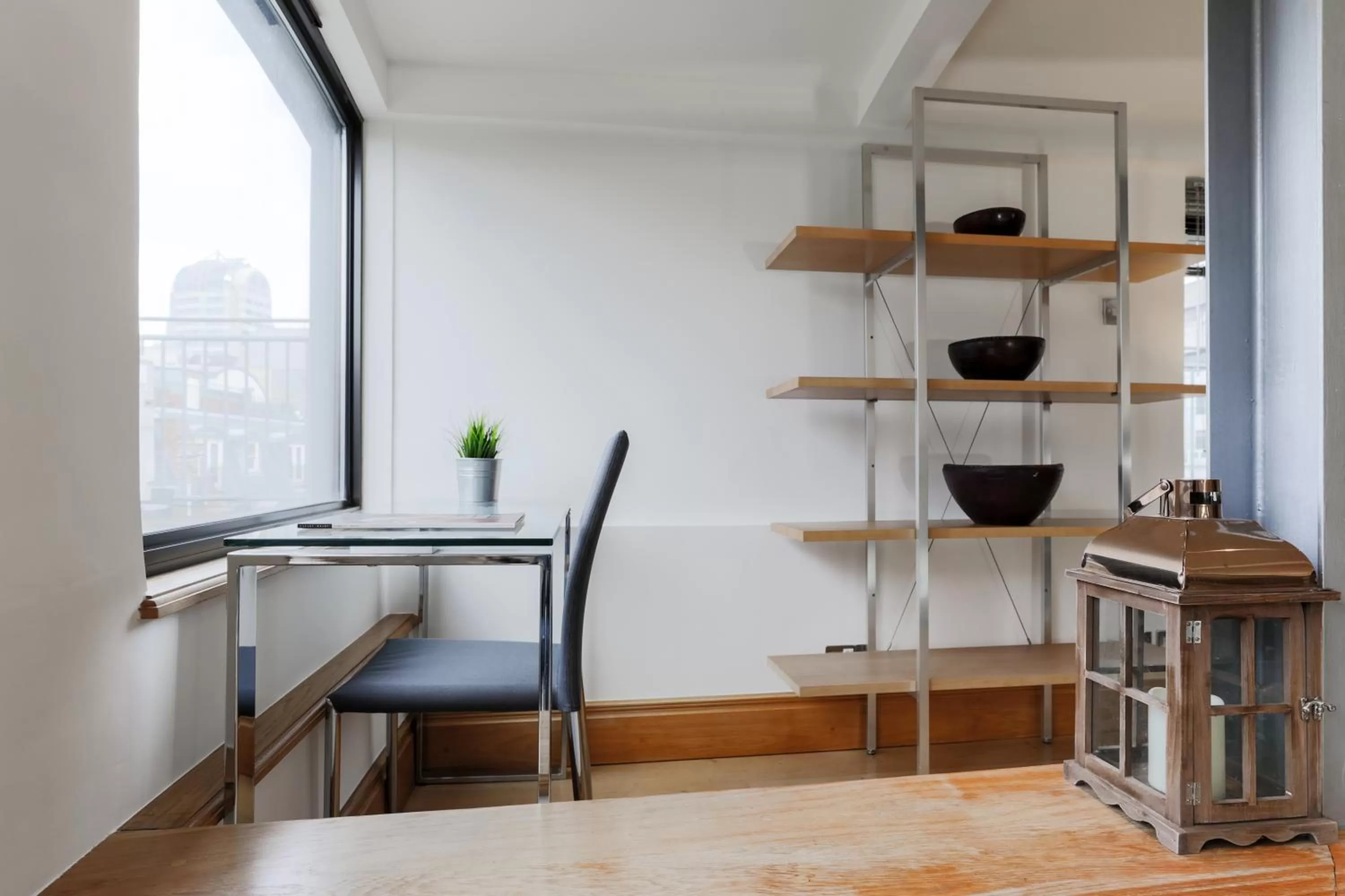 Communal lounge/ TV room, Kitchen/Kitchenette in Monument Apartments