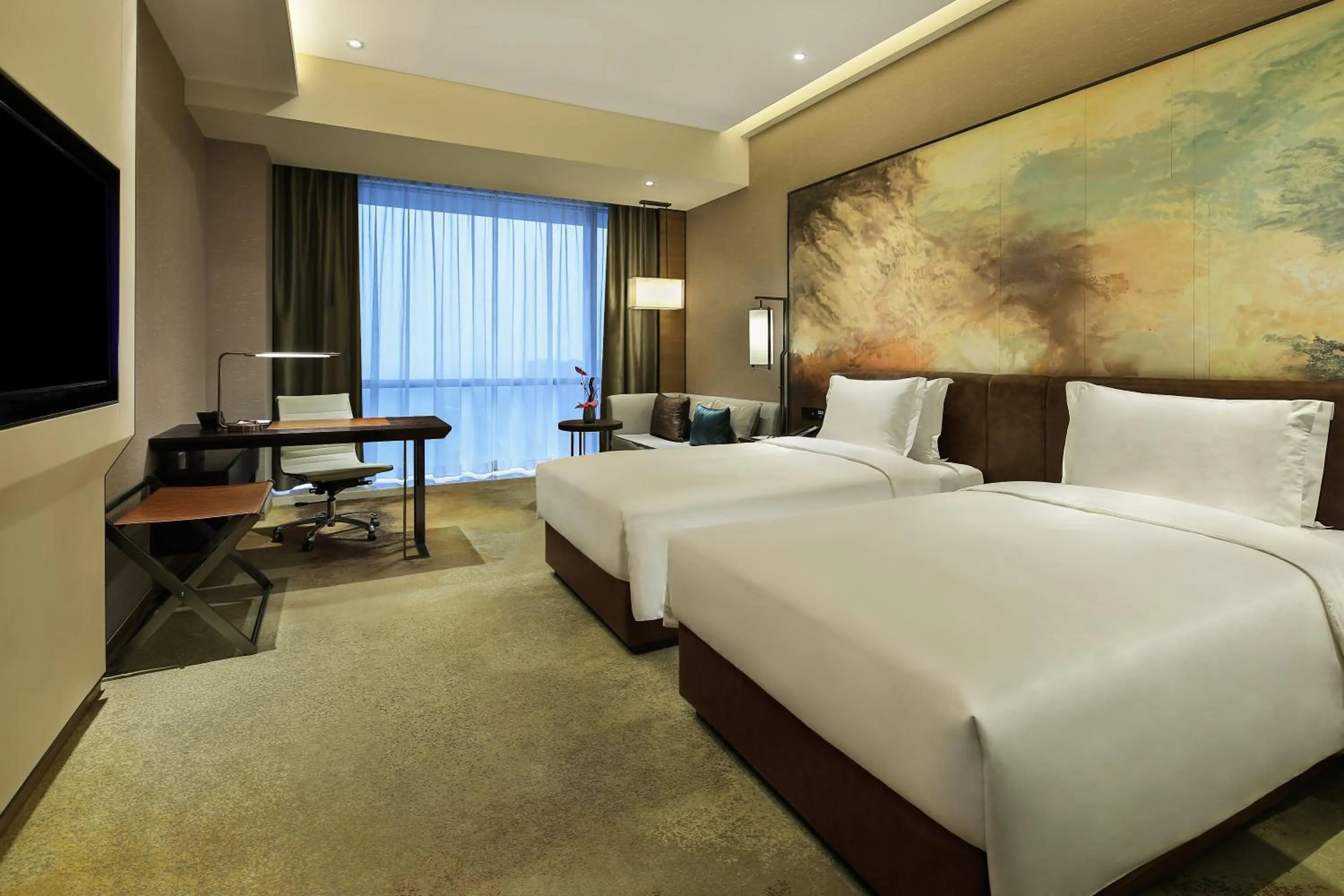 Photo of the whole room, Bed in Crowne Plaza Chengdu Wenjiang by IHG