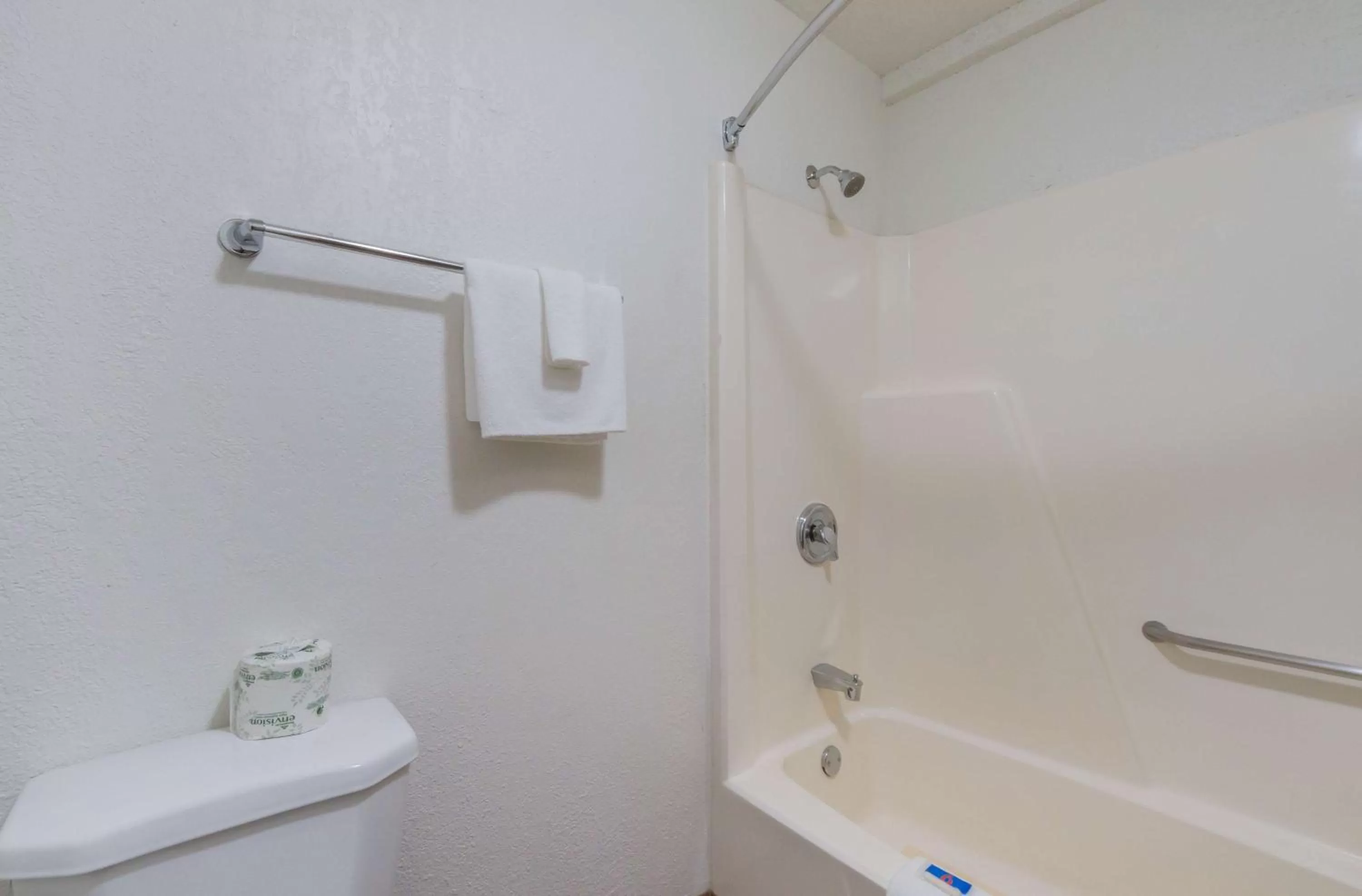 Shower in Motel 6 Boerne TX