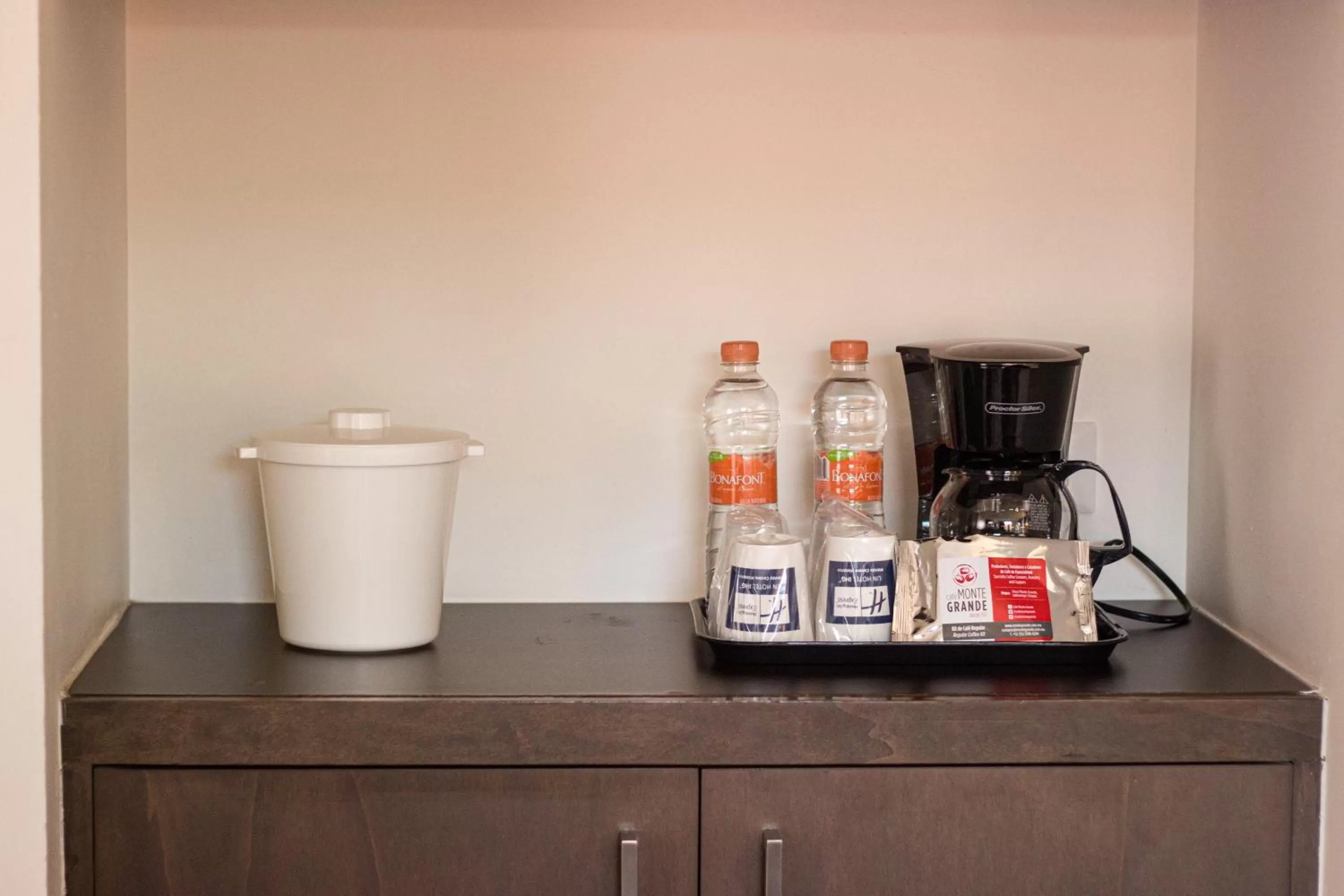 Coffee/tea facilities in Holiday Inn Express Merida Centro by IHG