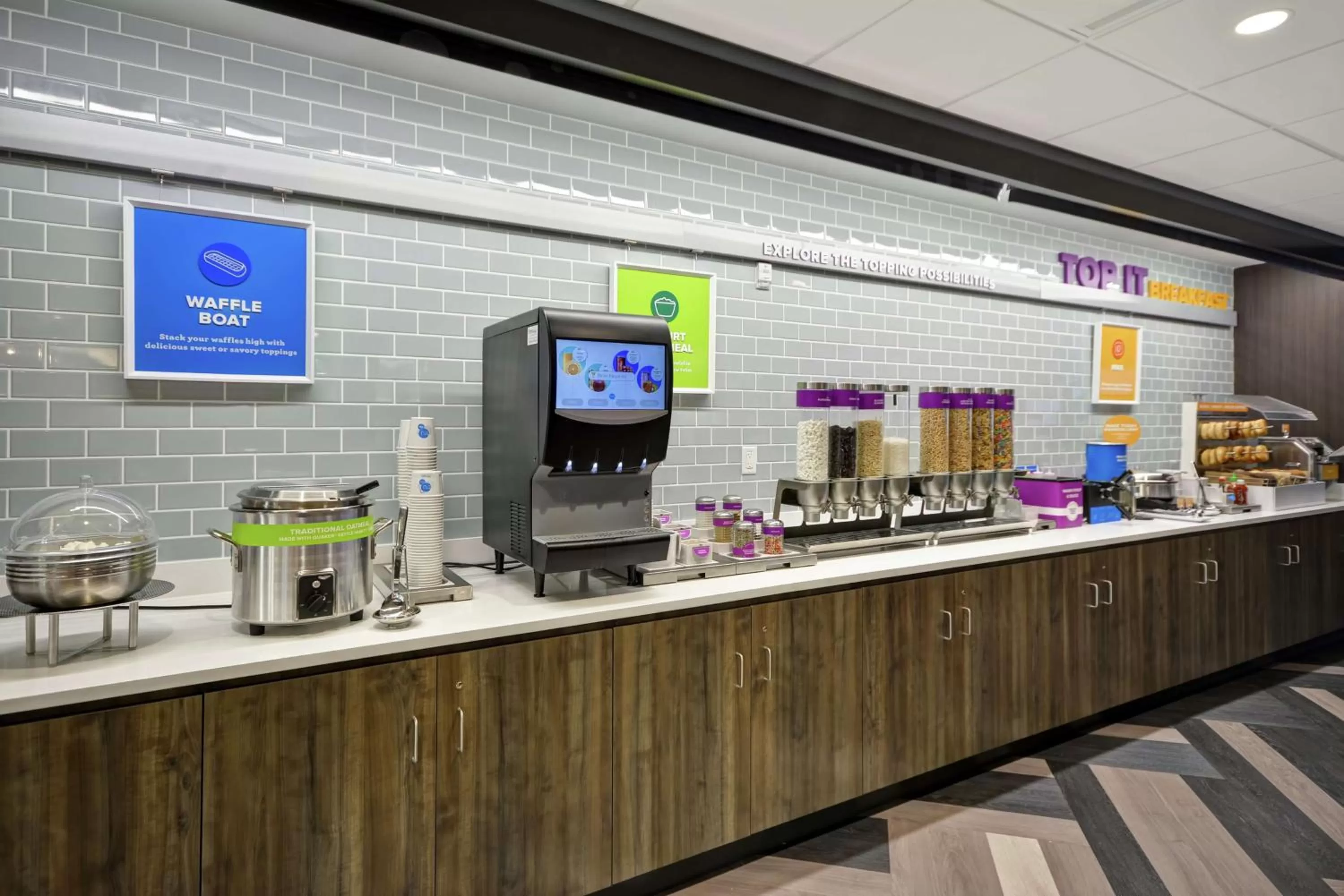 Dining area in Tru By Hilton Chicopee Springfield