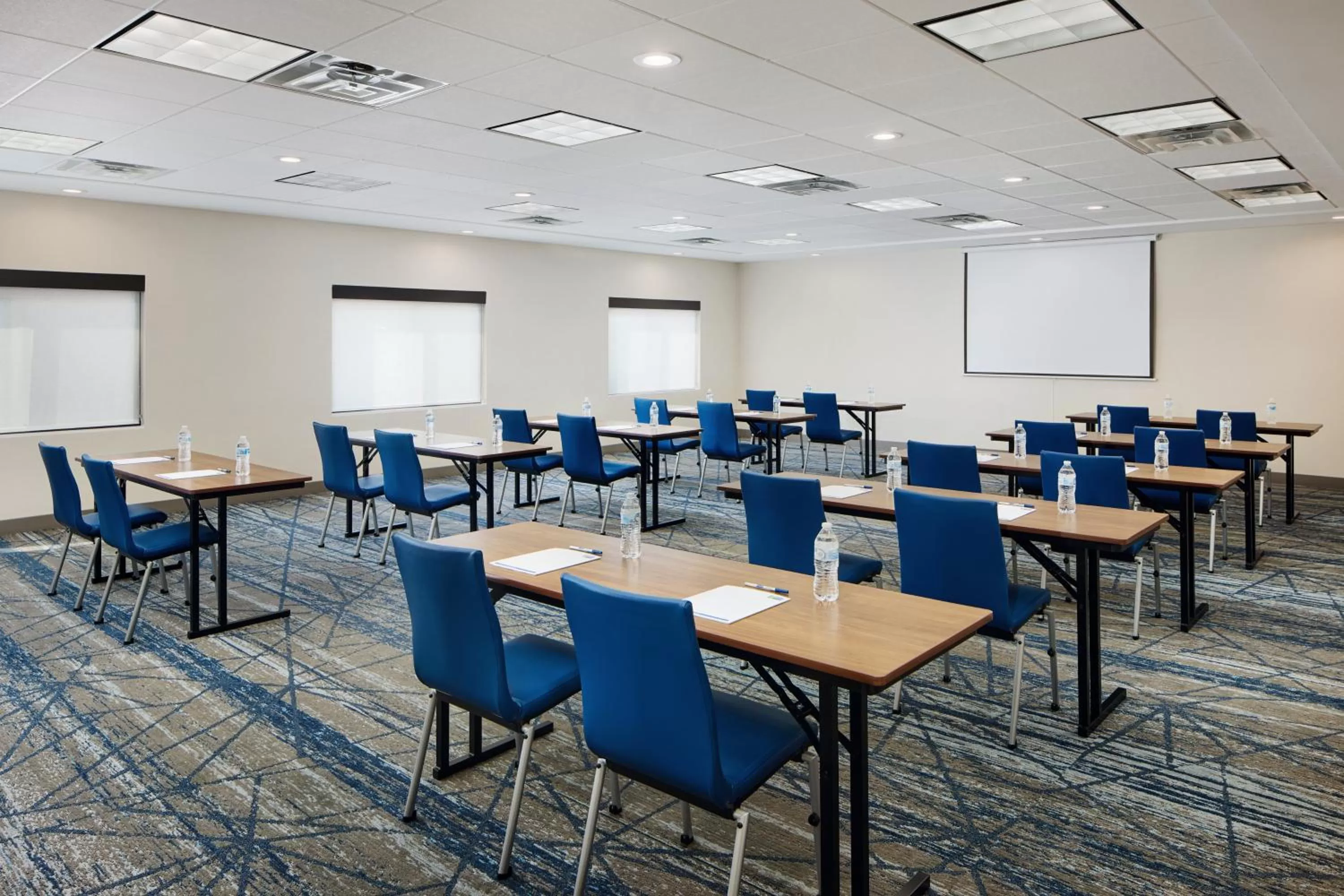 Meeting/conference room in Holiday Inn Express & Suites Bridgeport by IHG