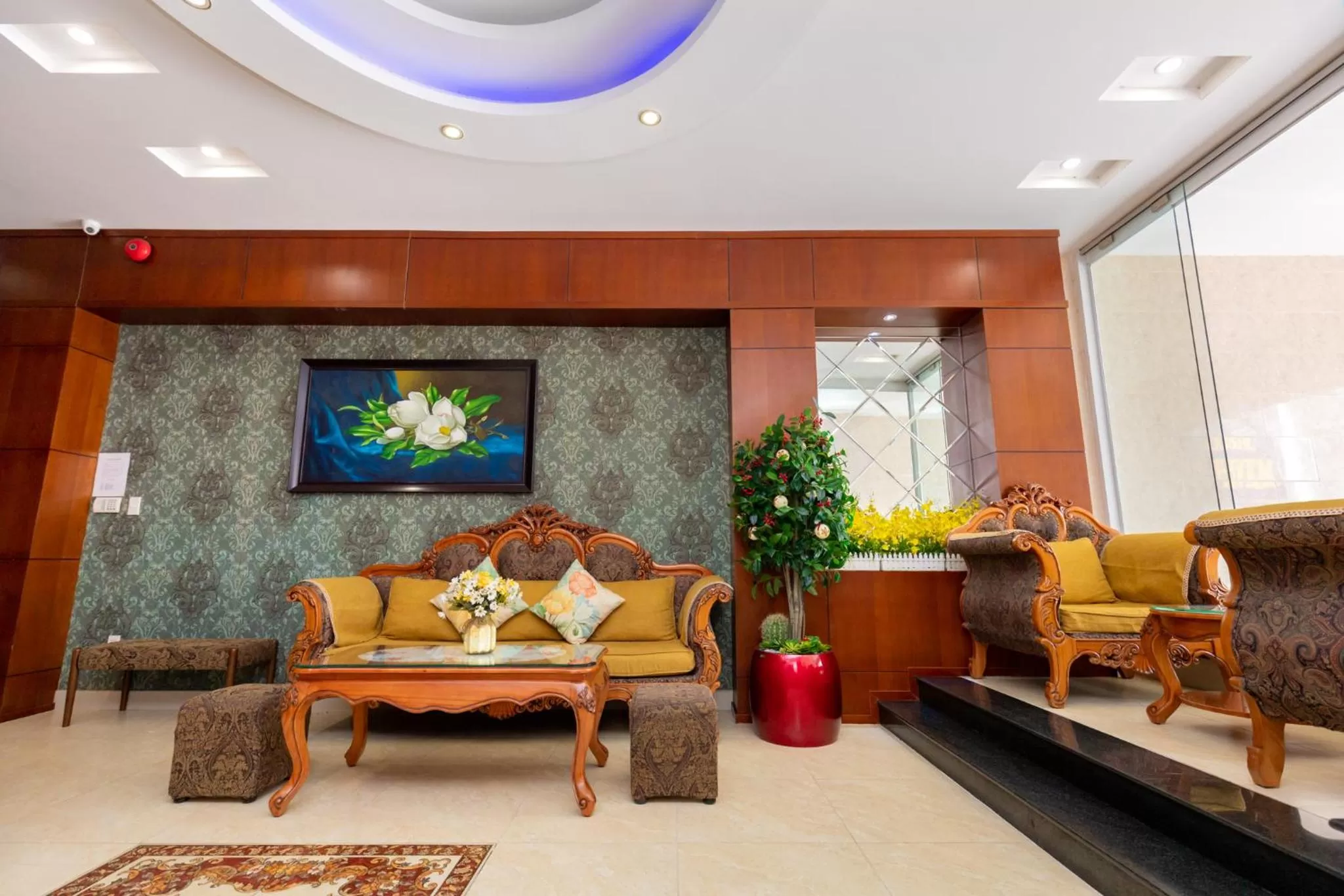 Communal lounge/ TV room in Queen Garden Hotel & Apartment