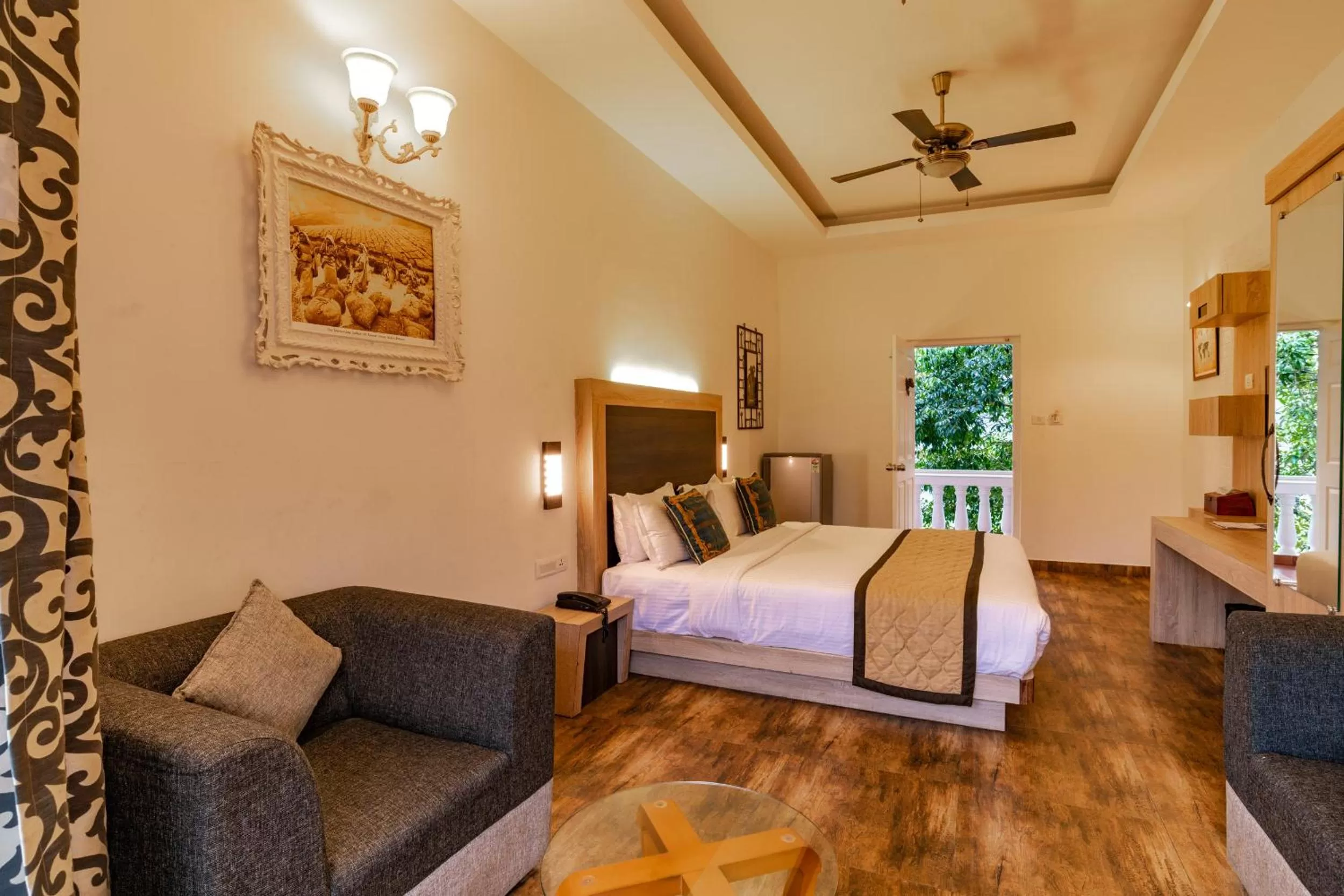 Photo of the whole room, Bed in Tea Harvester