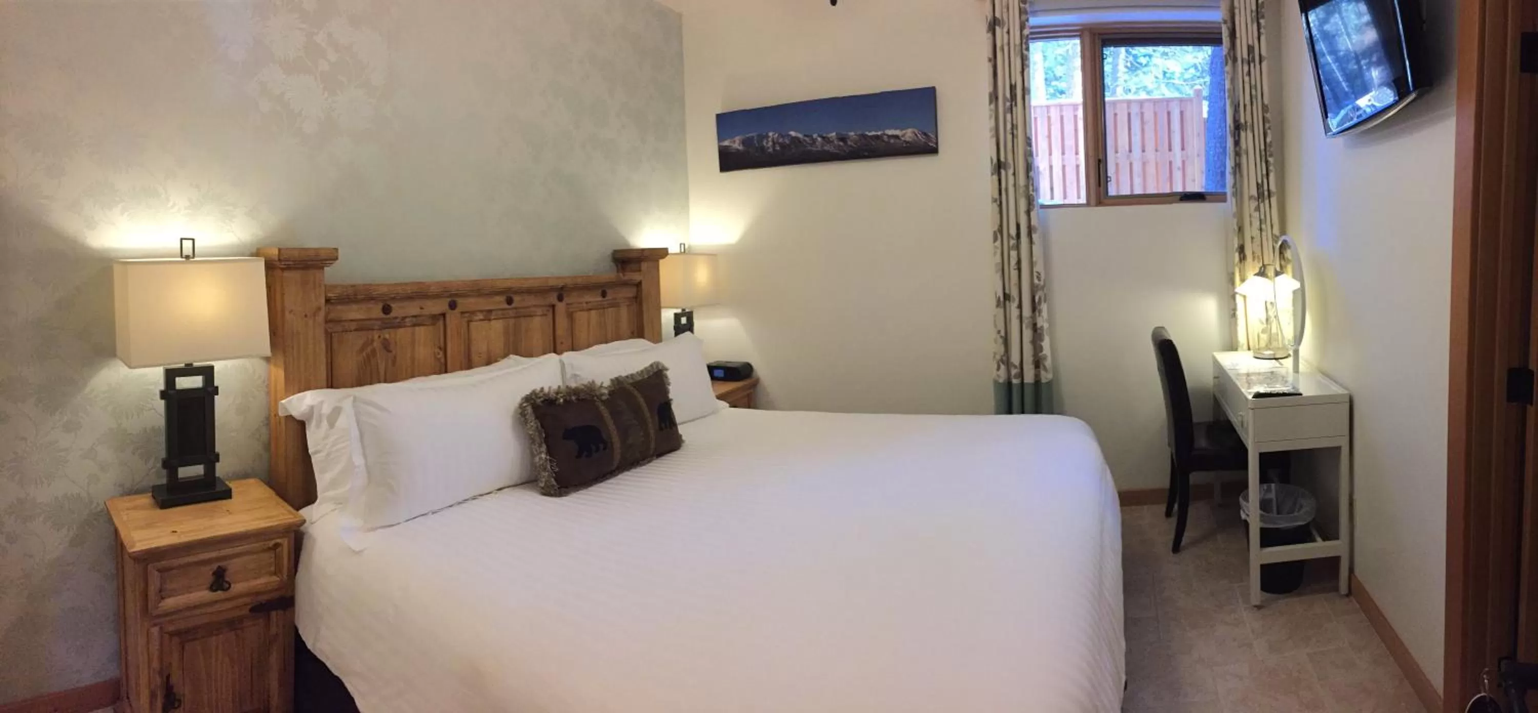 Decorative detail, Bed in Canyon Ridge Lodge