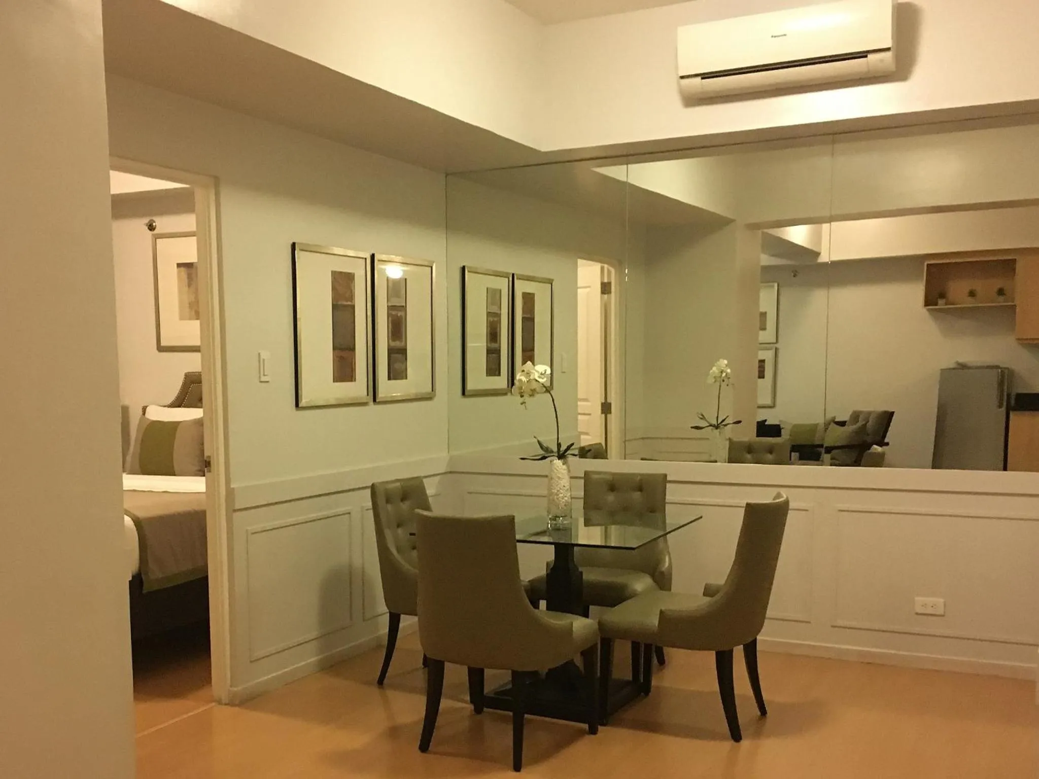 Dining area in Avant Serviced Suites - Personal Concierge