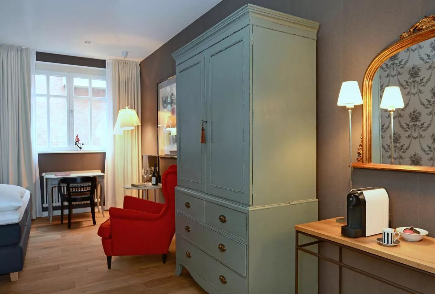 Photo of the whole room, Bed in Hotel No. 11