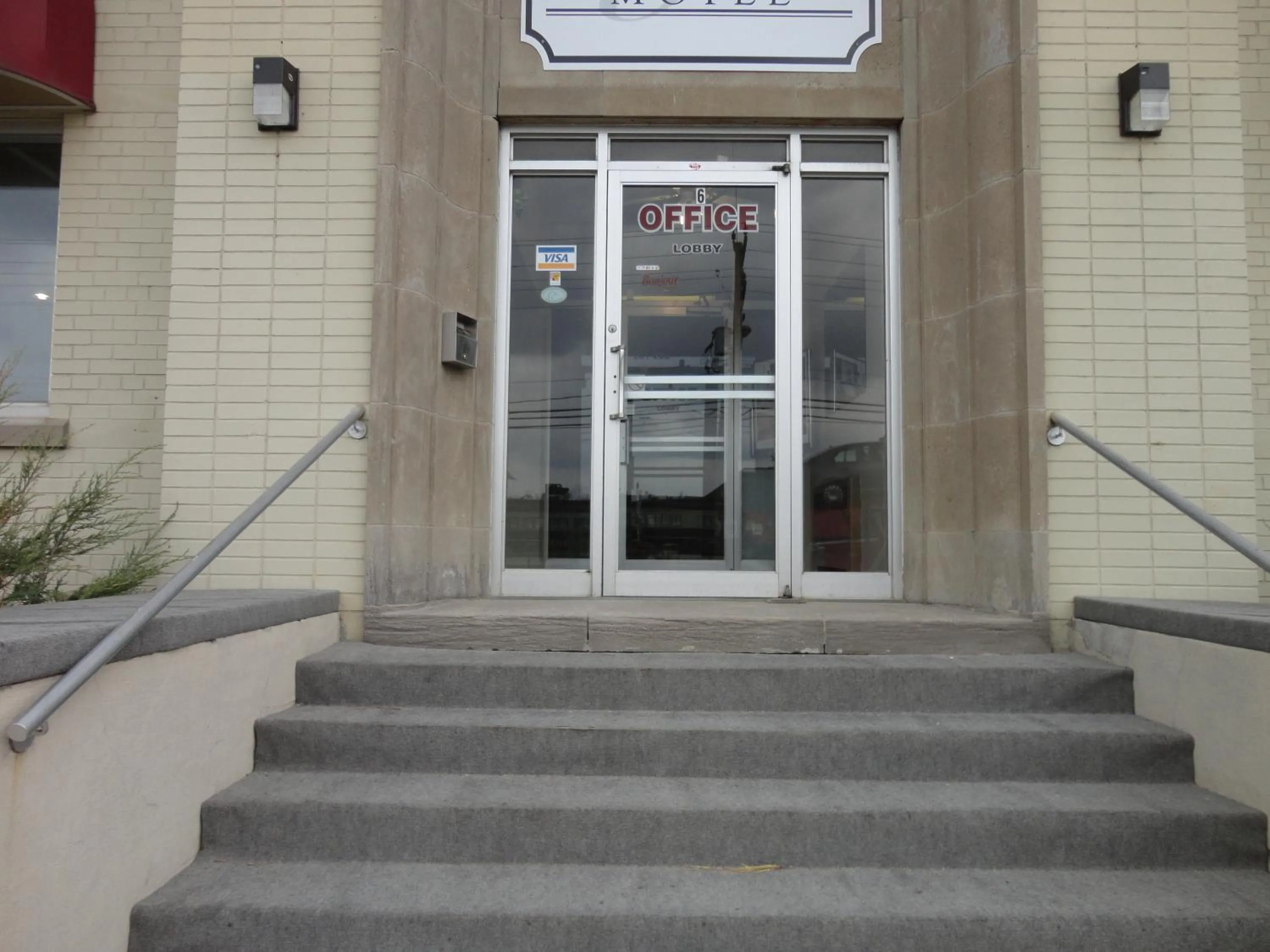 Facade/entrance in Park Inn Motel