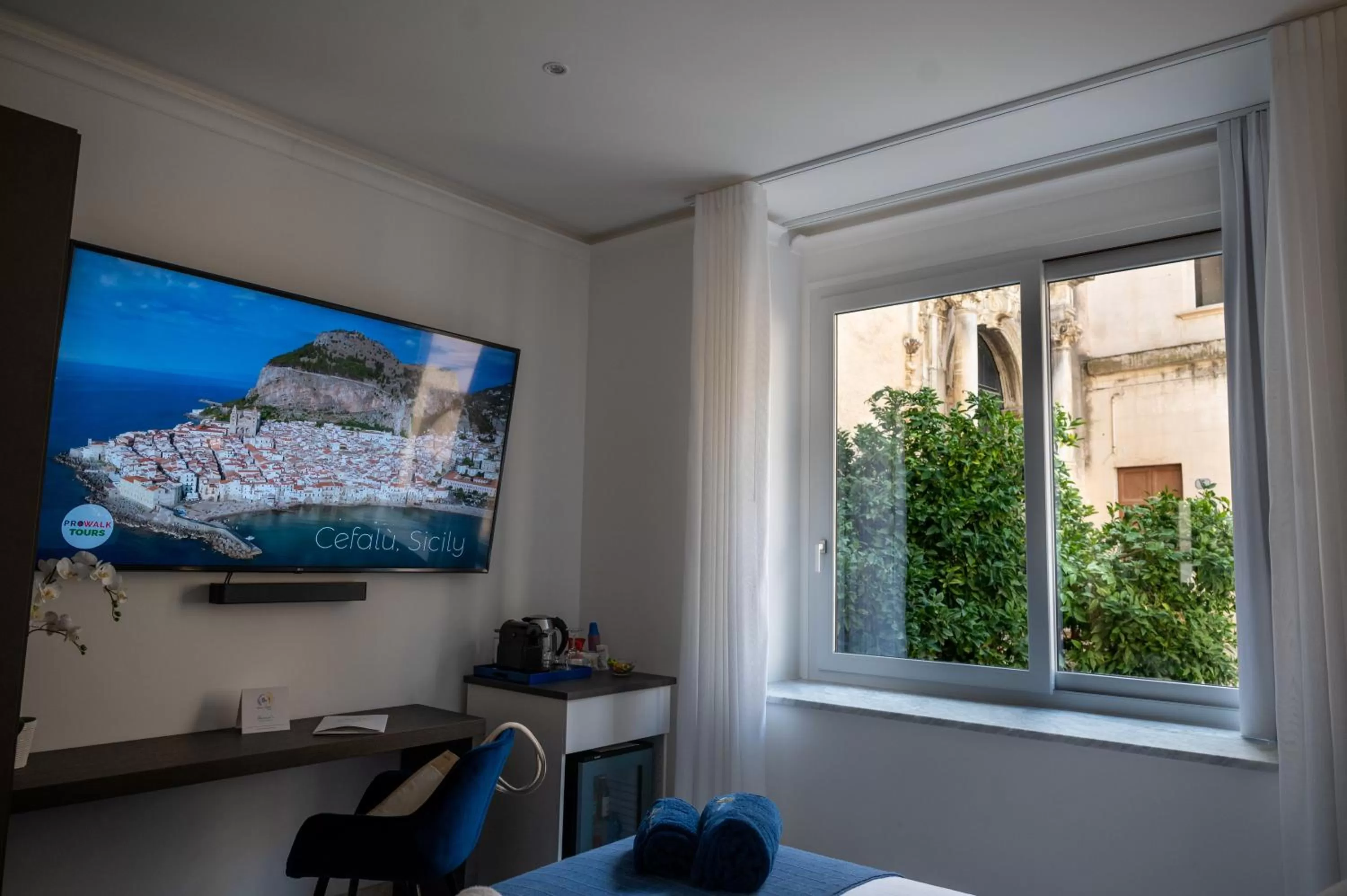 TV and multimedia in BM SUITES CEFALU