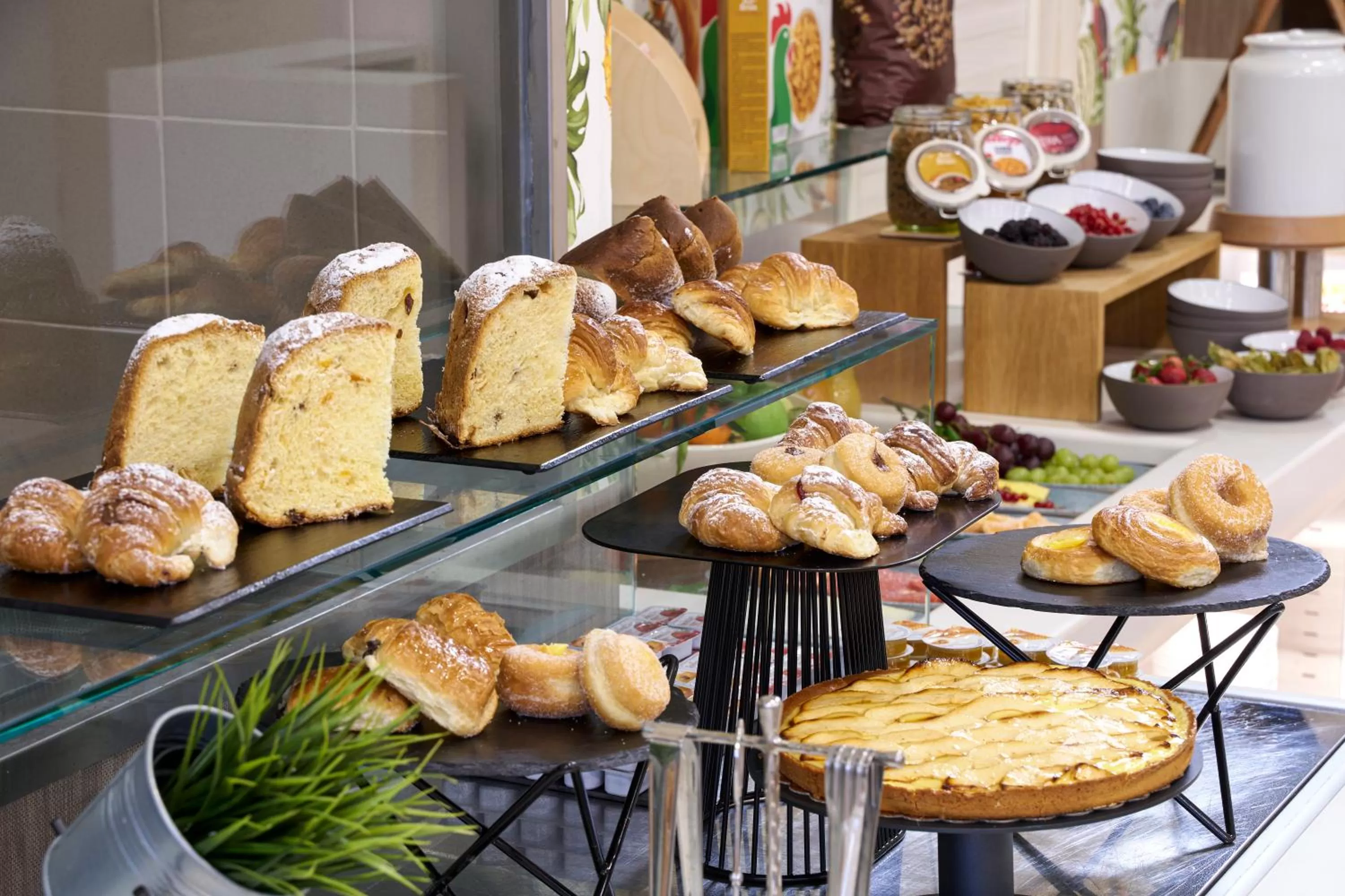 Breakfast in Occidental Aurelia