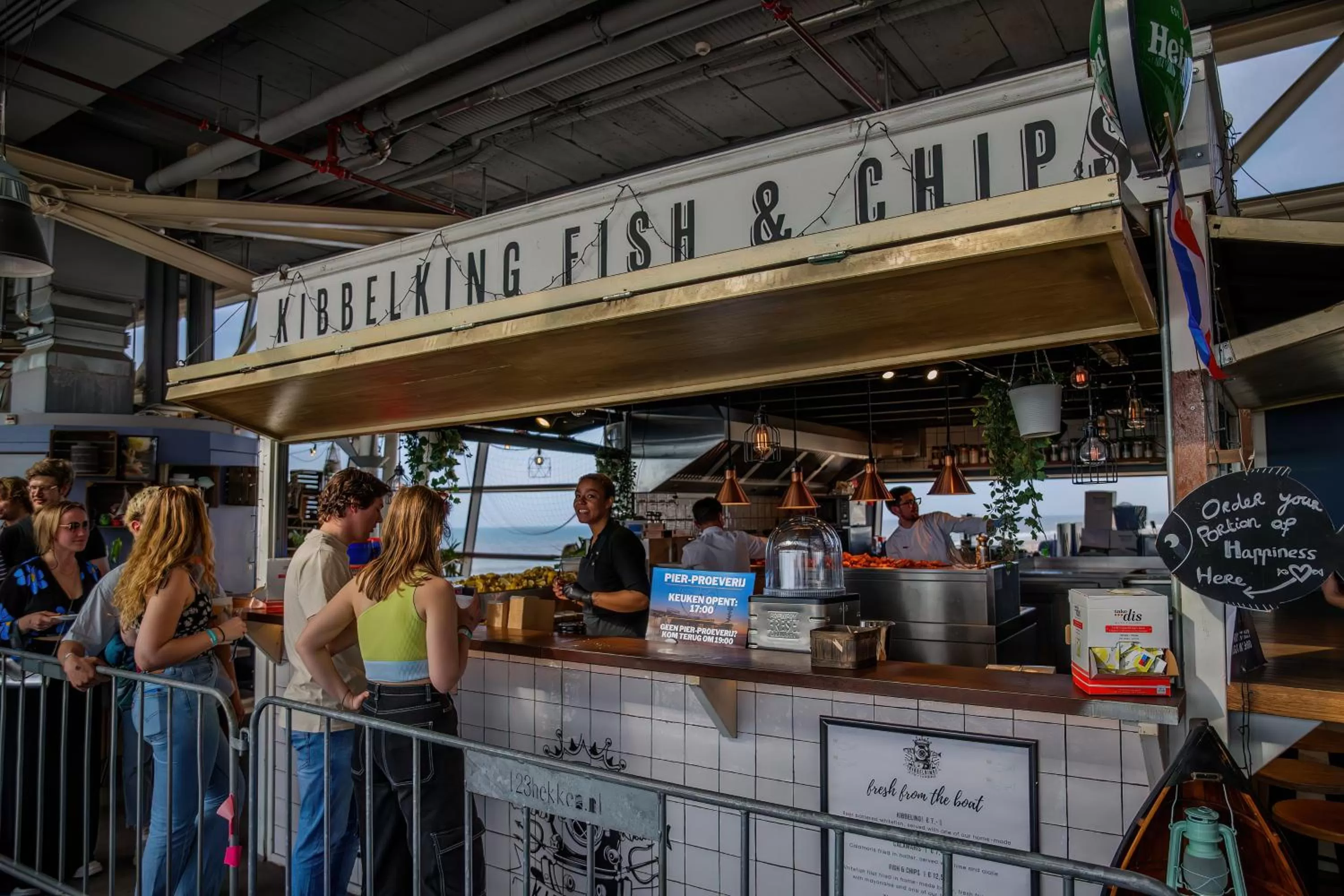 Restaurant/places to eat in De Pier Suites