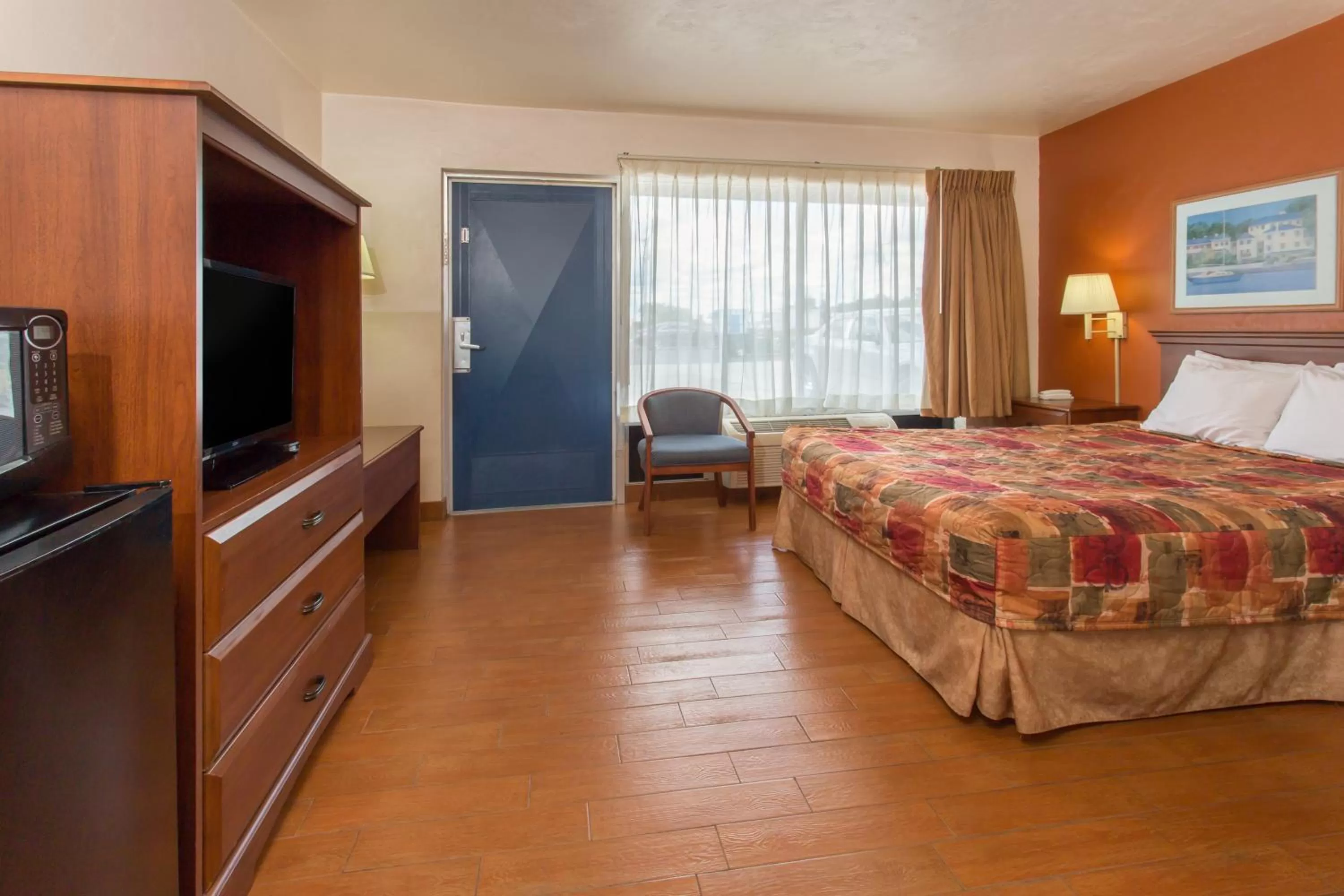 King Room with Hot Tub - Non-Smoking in Knights Inn Arcadia