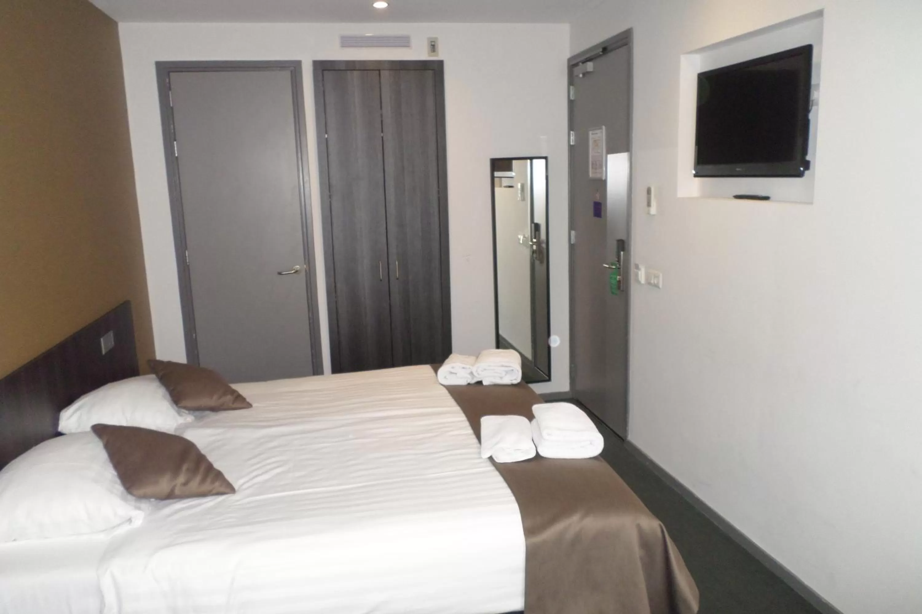 Bed in Hotel Parkview