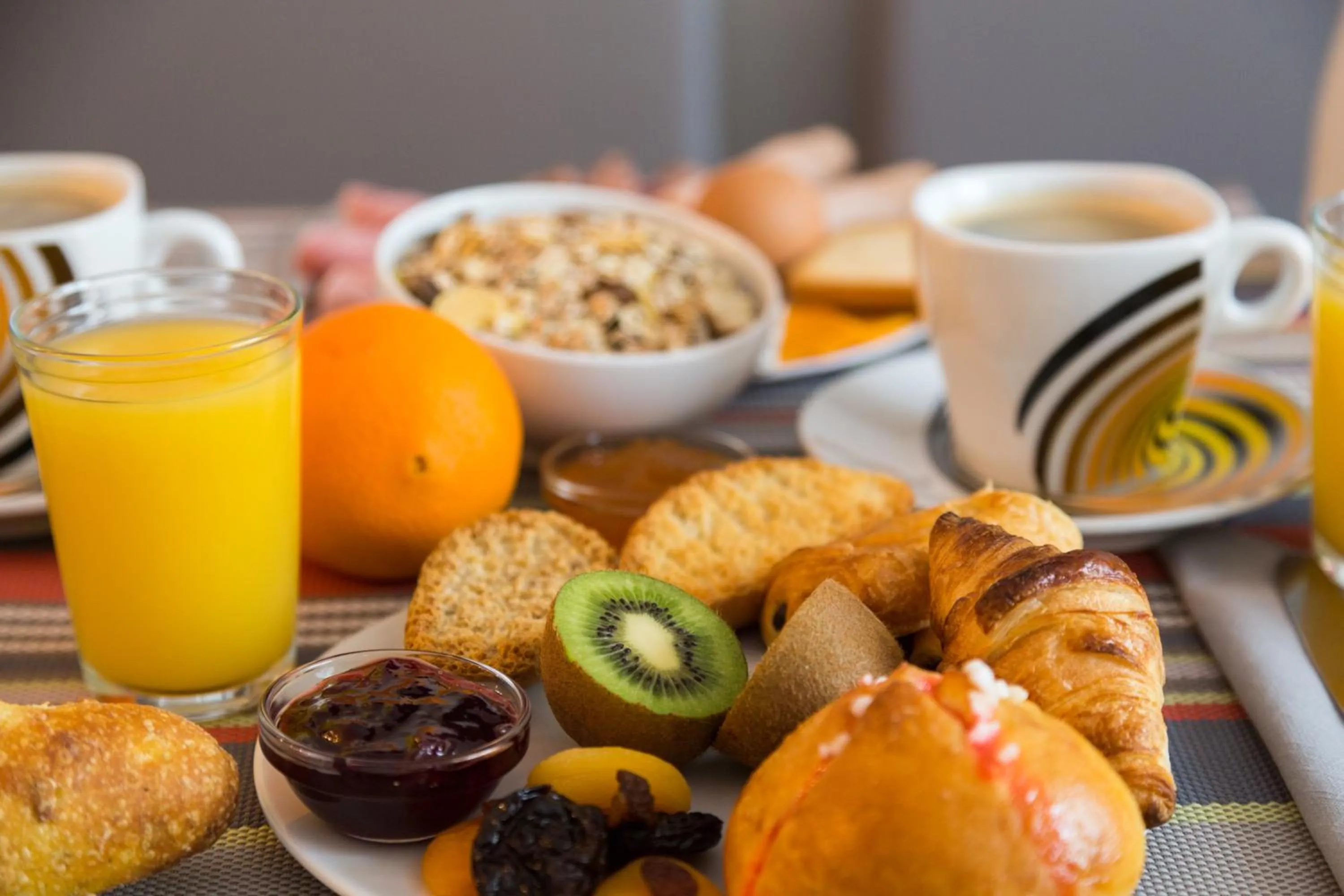 Continental breakfast in The Originals City, Hôtel Dau Ly, Lyon Est