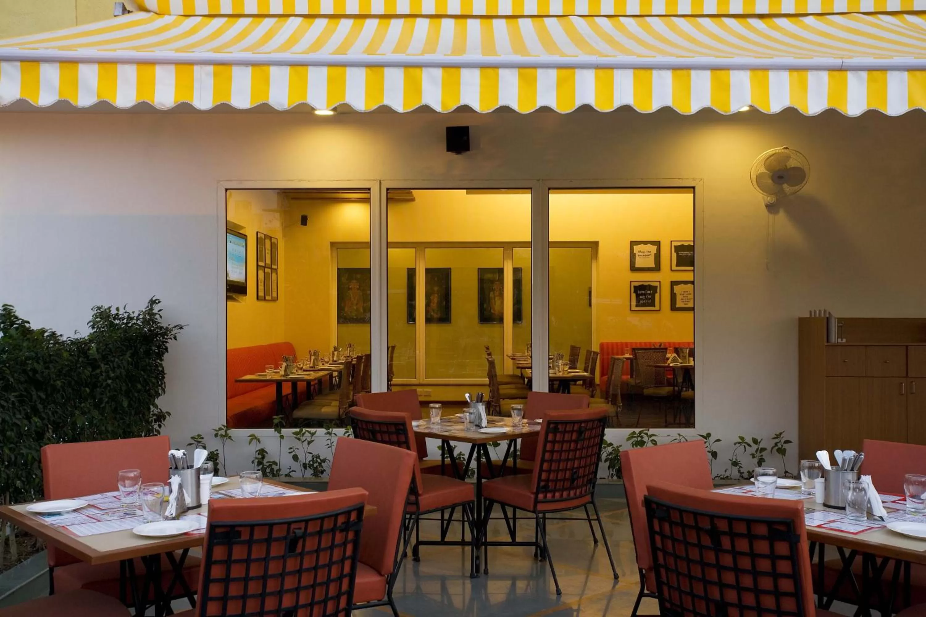 Restaurant/places to eat in Lemon Tree Hotel Hinjewadi Pune
