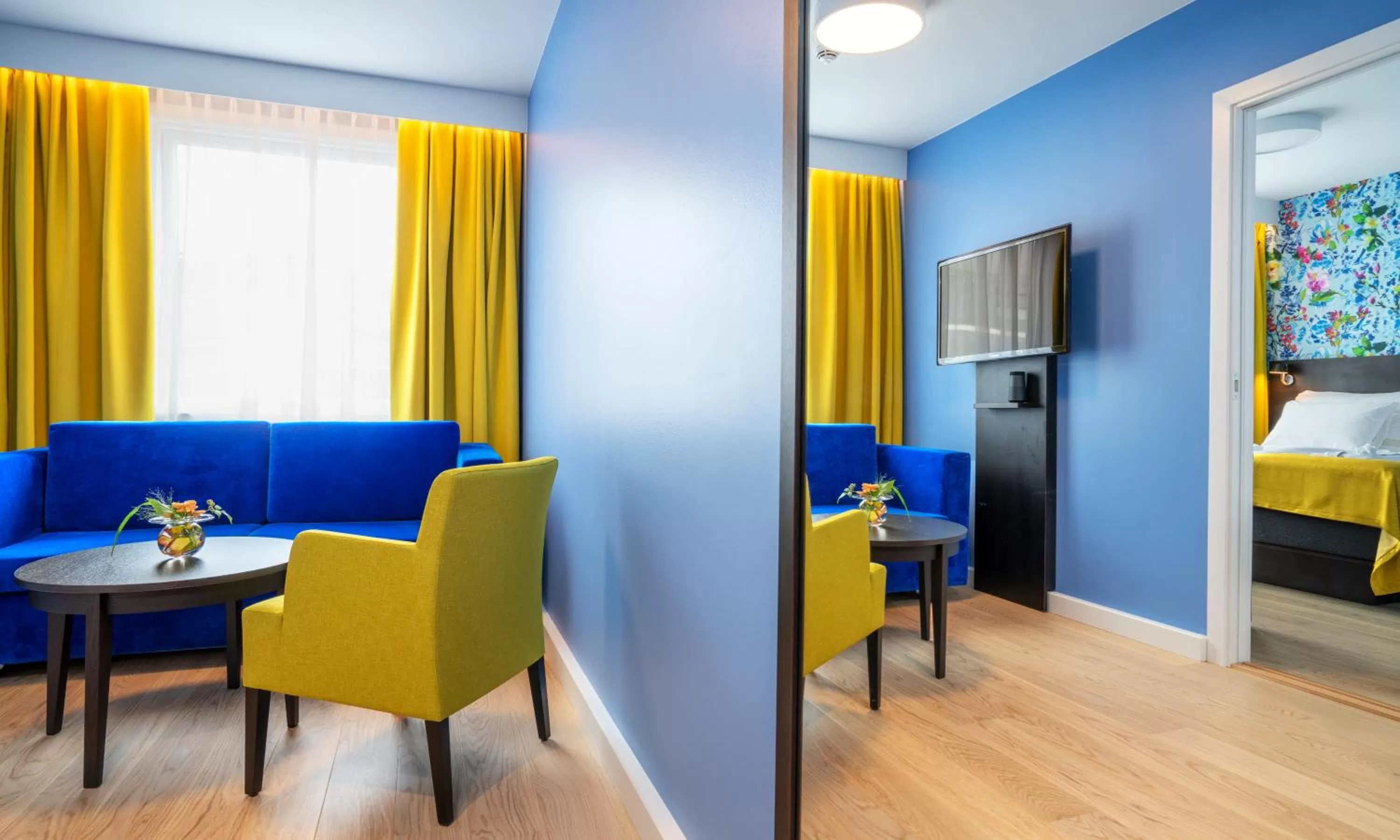 Seating area, Bed in Thon Hotel Moldefjord