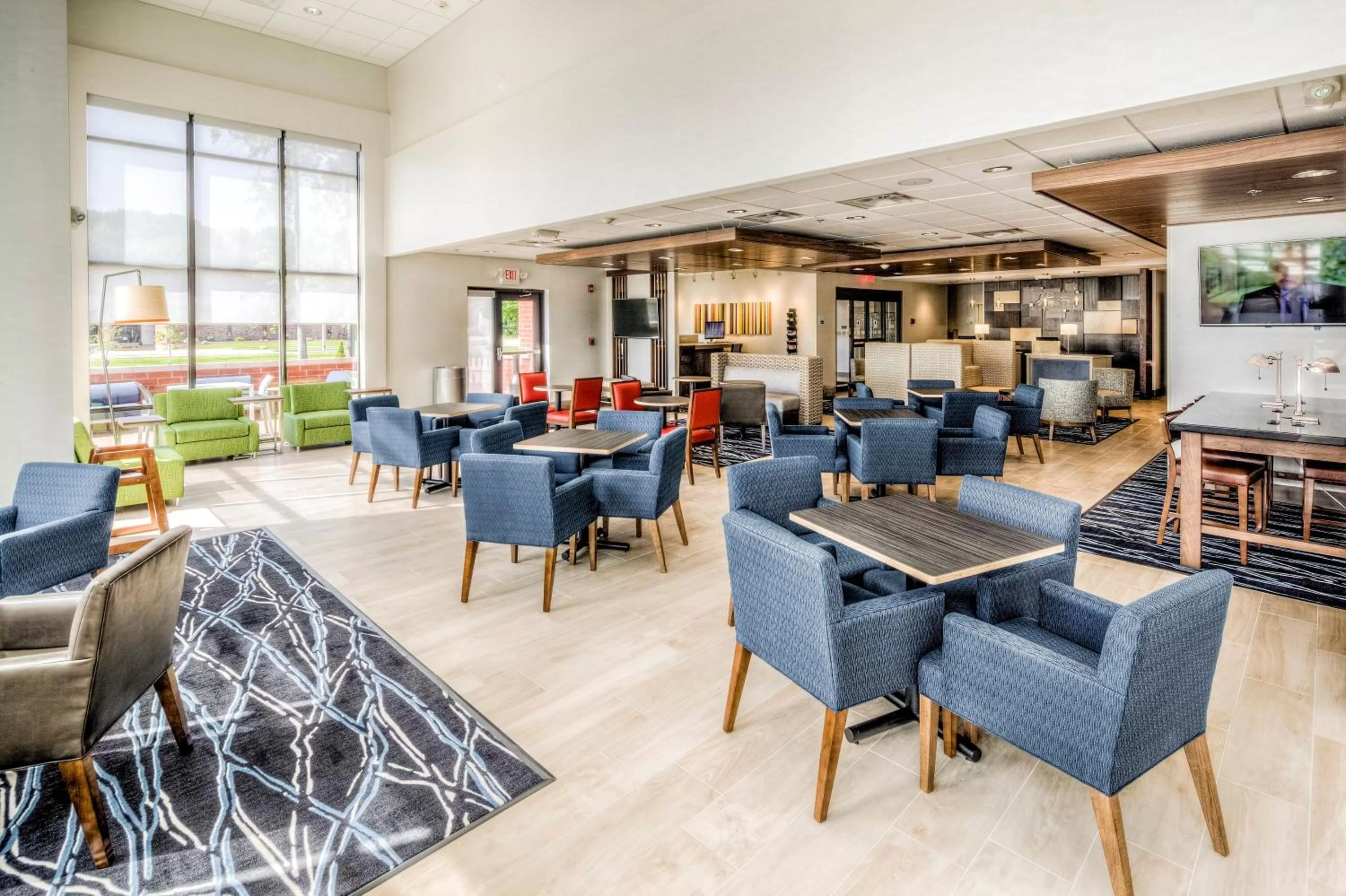 Breakfast in Holiday Inn Express & Suites Cleveland/Westlake by IHG