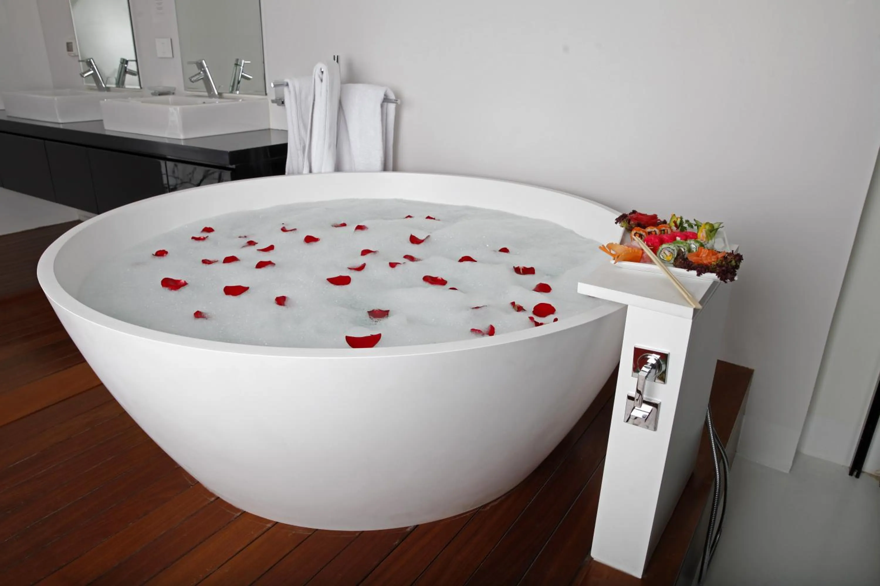 Premium Suite with Sea View in 1866 Court & Suites Hotel