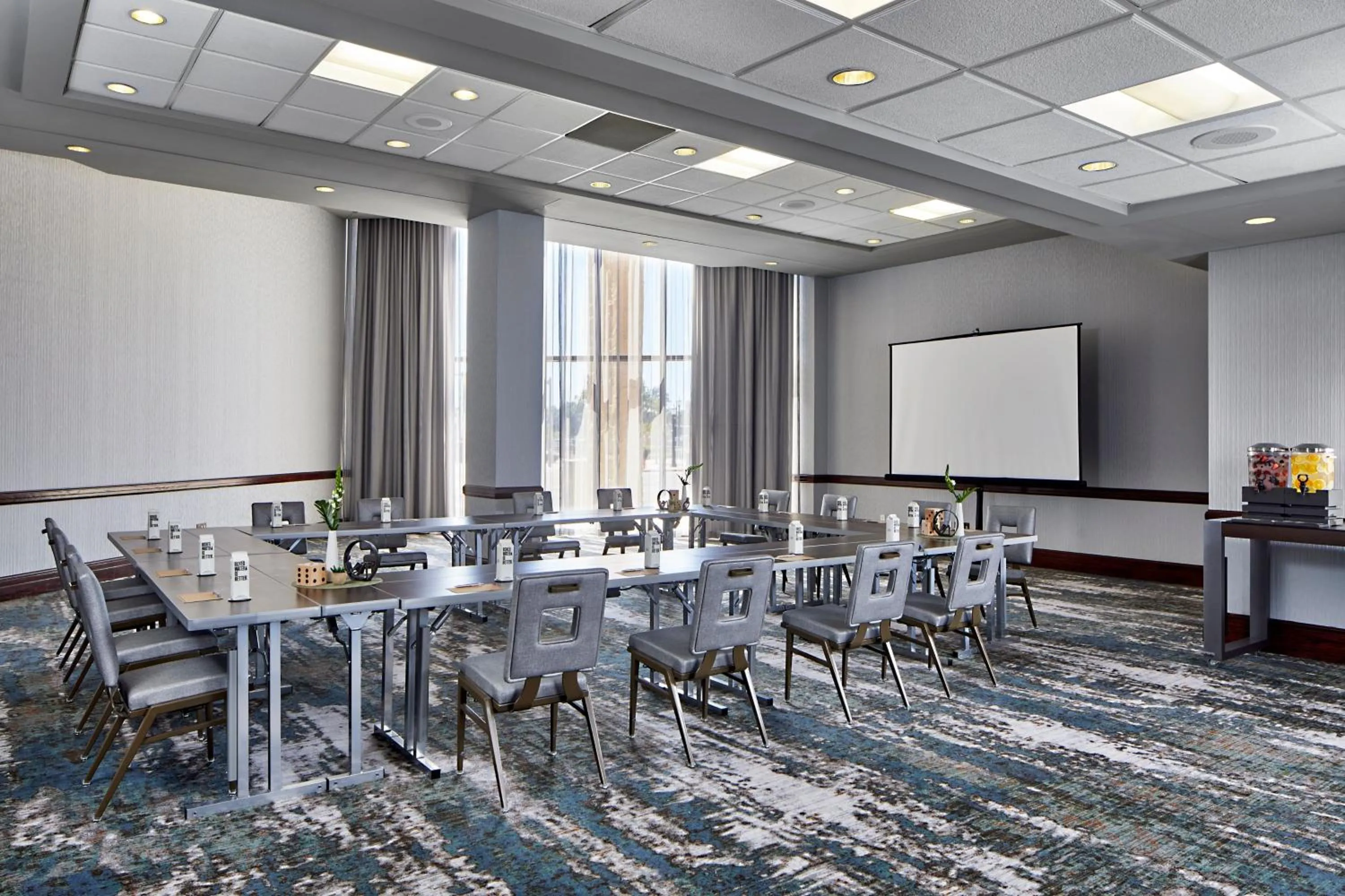 Meeting/conference room in Renaissance Mobile Riverview Plaza Hotel
