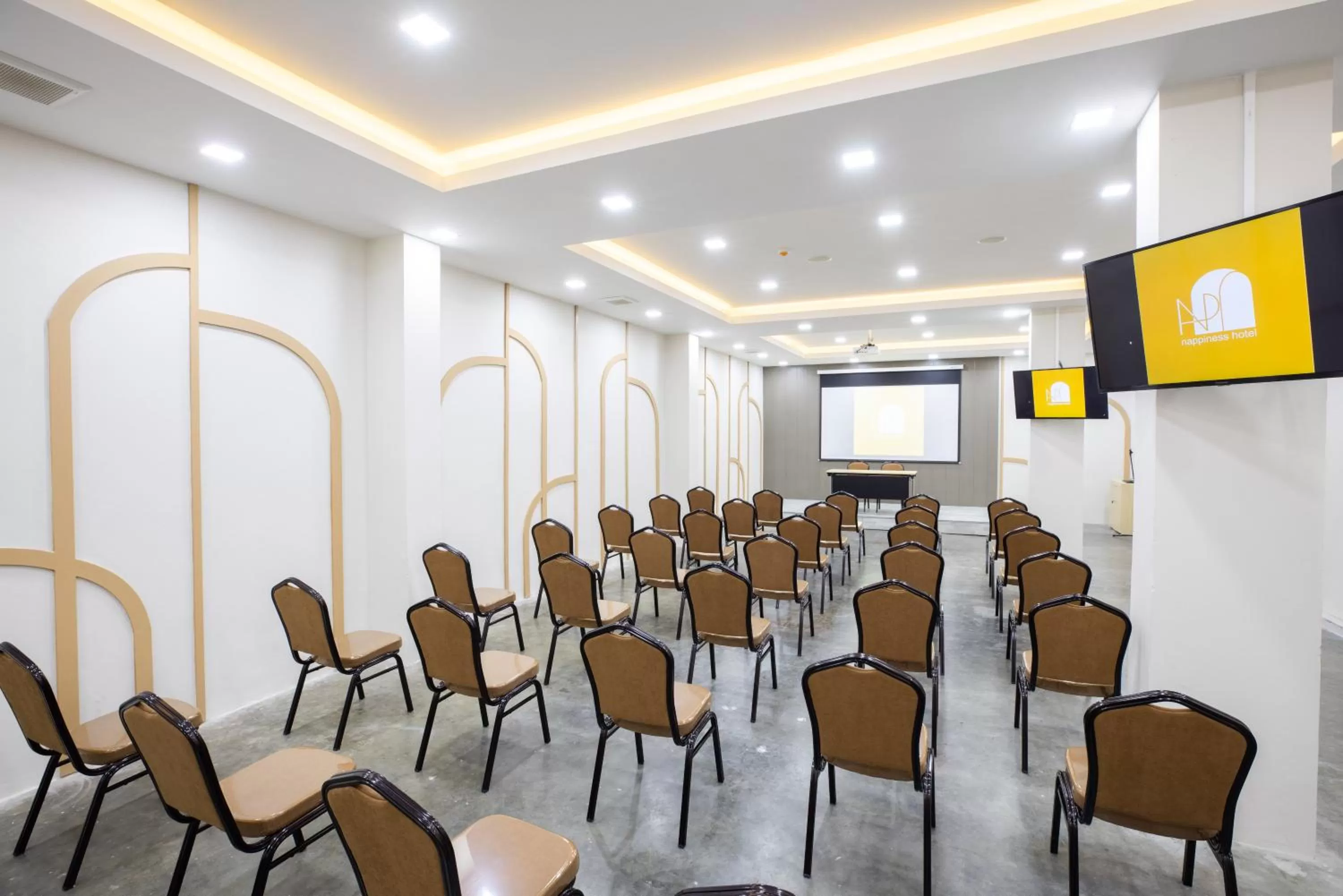 Meeting/conference room in Nappiness Hotel
