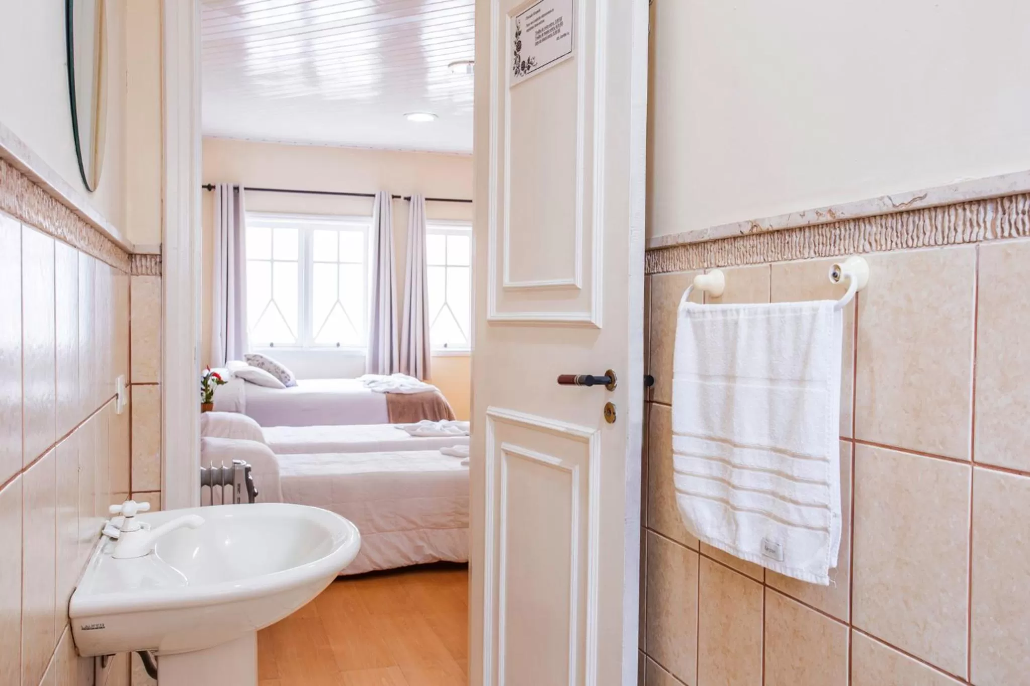 Bathroom, Bed in Grand Residences Pousadas