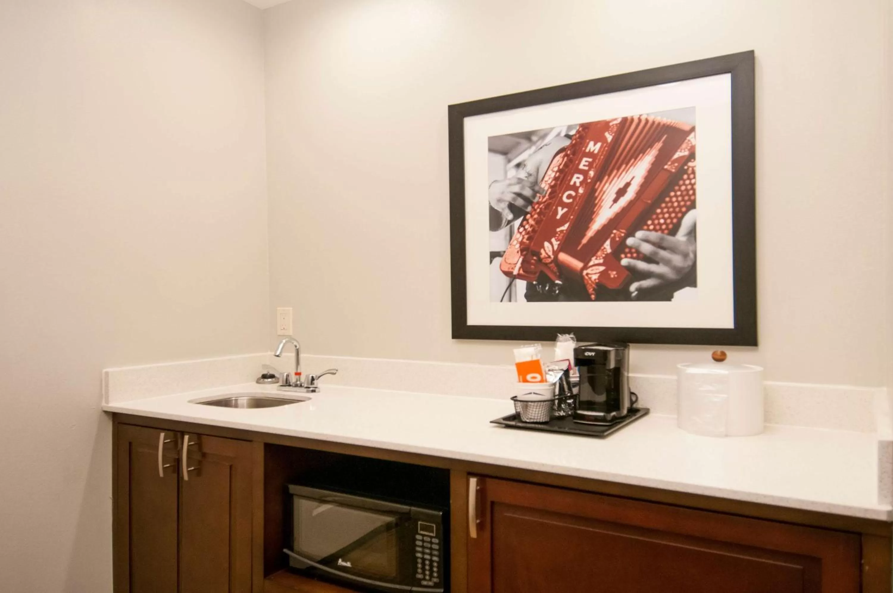 Photo of the whole room in Hampton Inn Opelousas