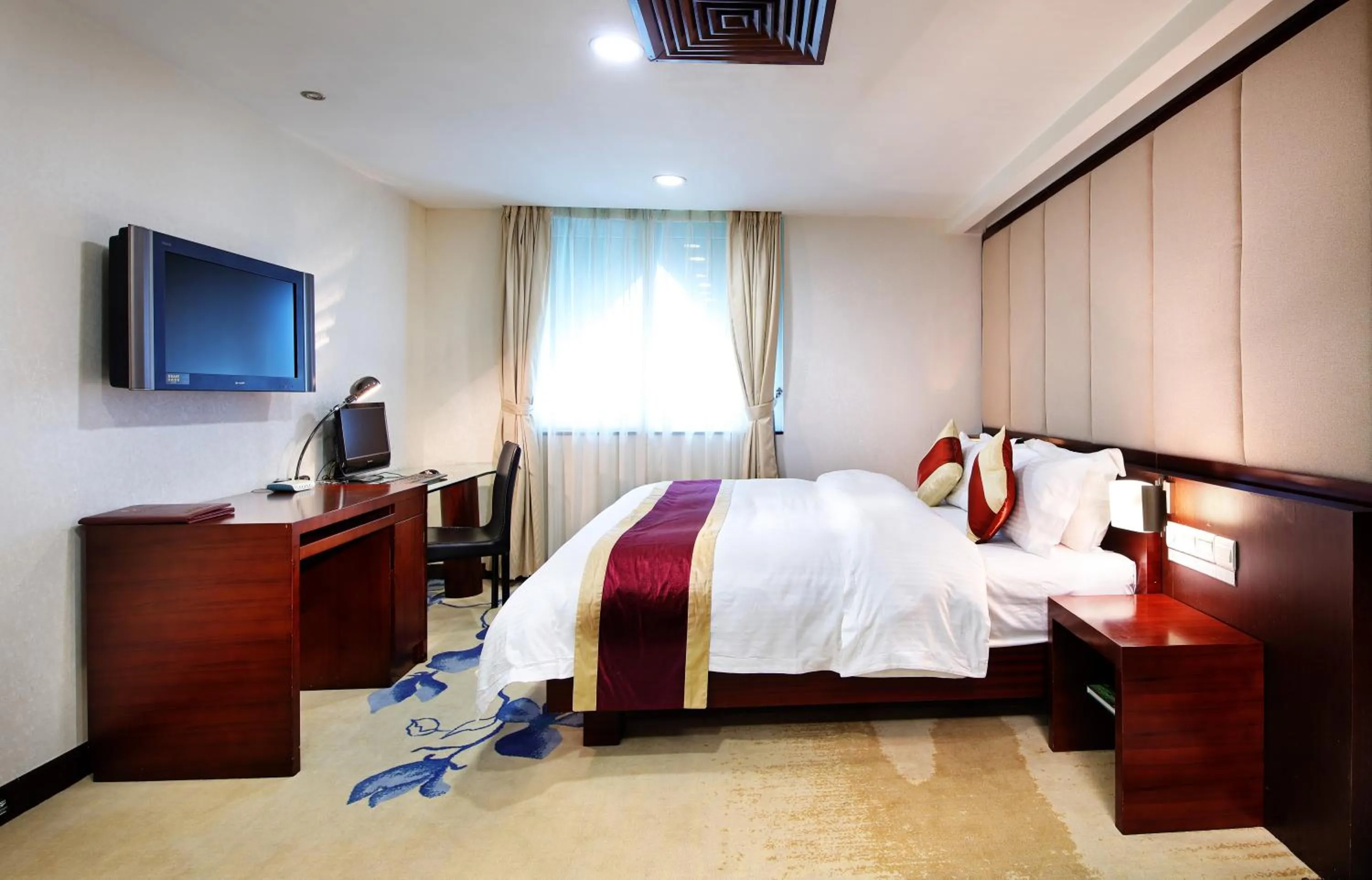 Photo of the whole room in New World Hotel