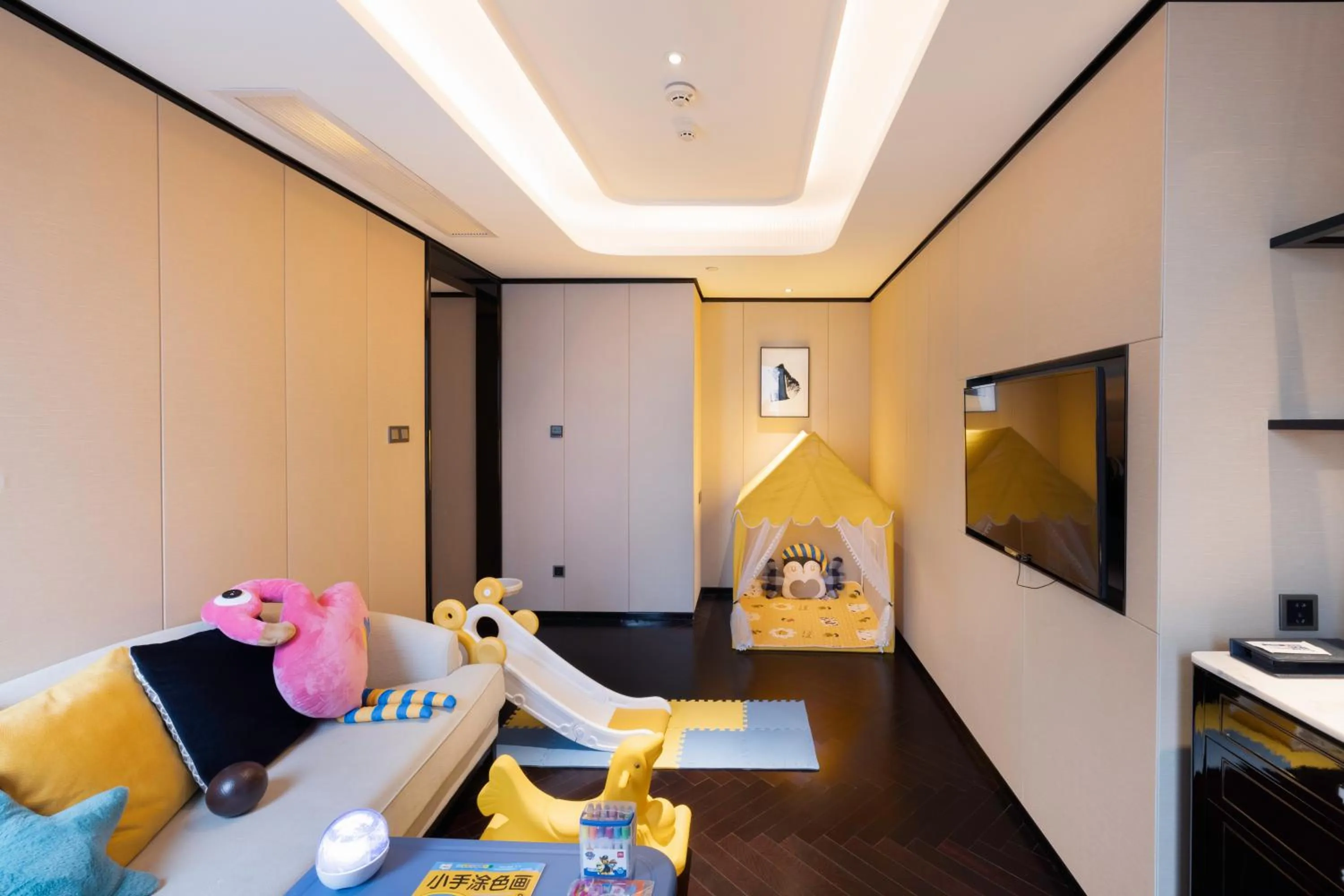 Living room in voco - Hangzhou Binjiang Minghao by IHG