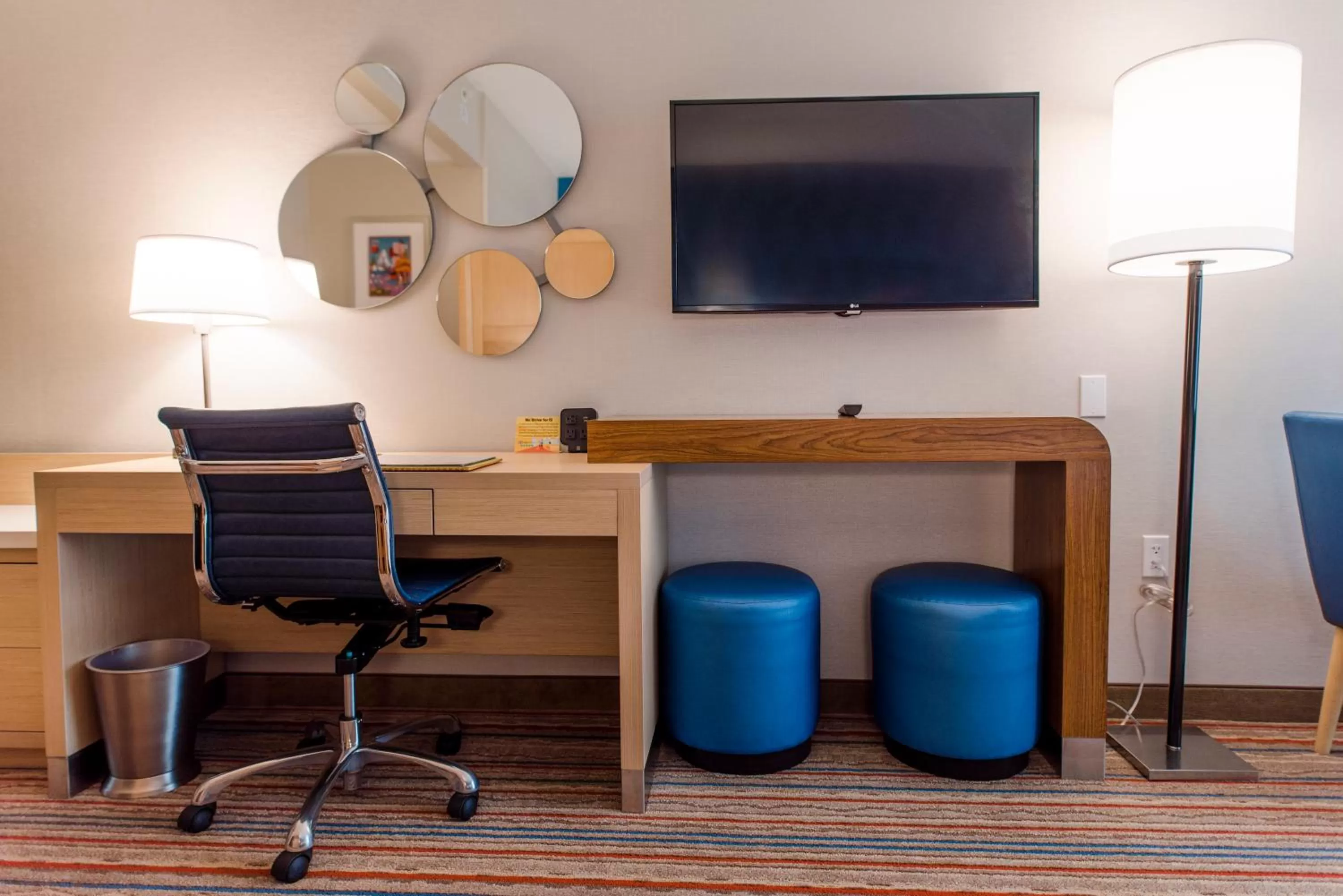 TV and multimedia in Howard Johnson by Wyndham Anaheim Hotel & Water Playground