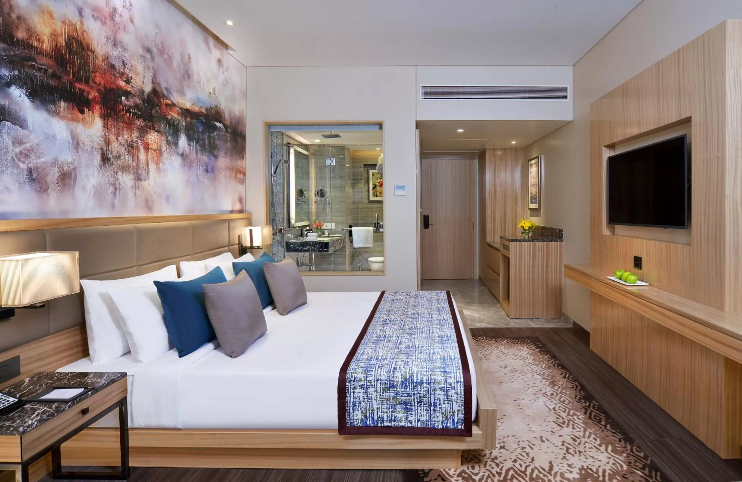 Photo of the whole room, Bed in Radisson Mumbai Andheri MIDC