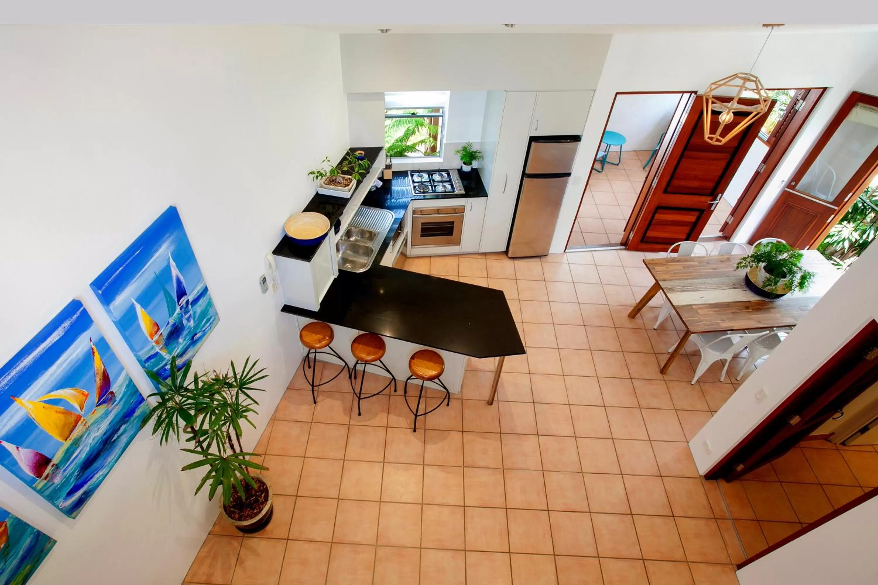 Kitchen or kitchenette in L'Auberge Noosa