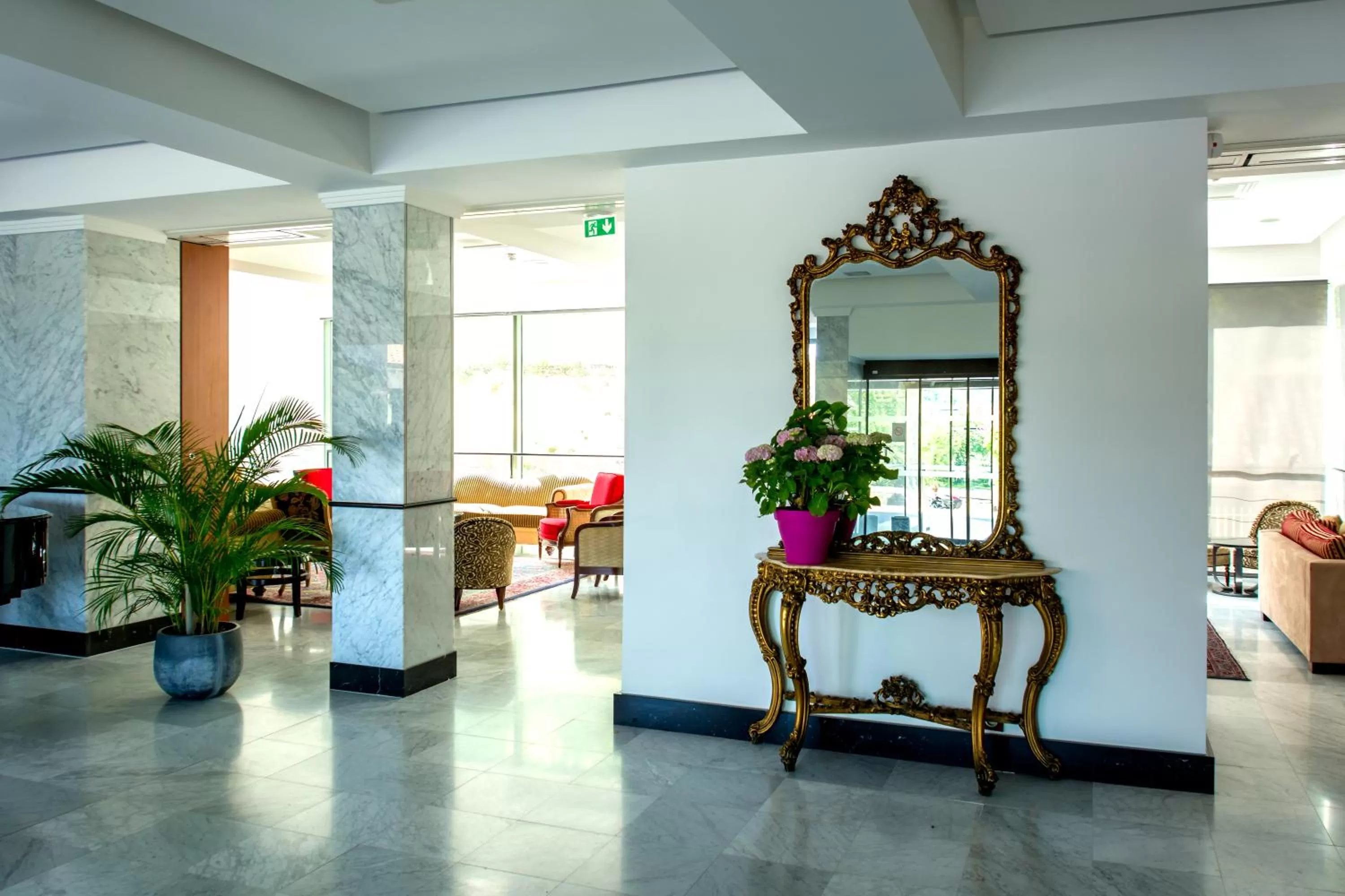 Lobby or reception in ibis Périgueux Centre