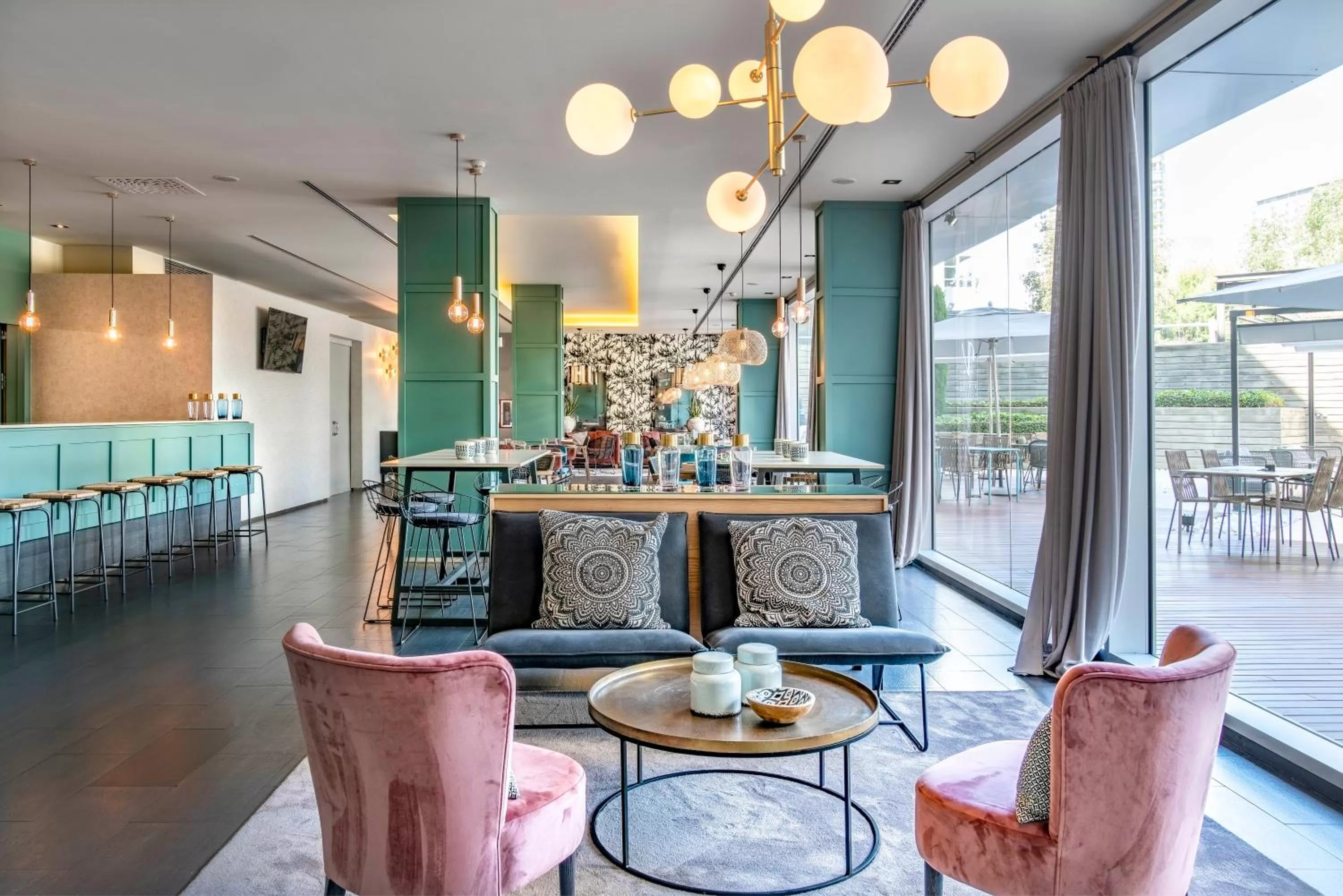 Lounge or bar in Vincci Maritimo