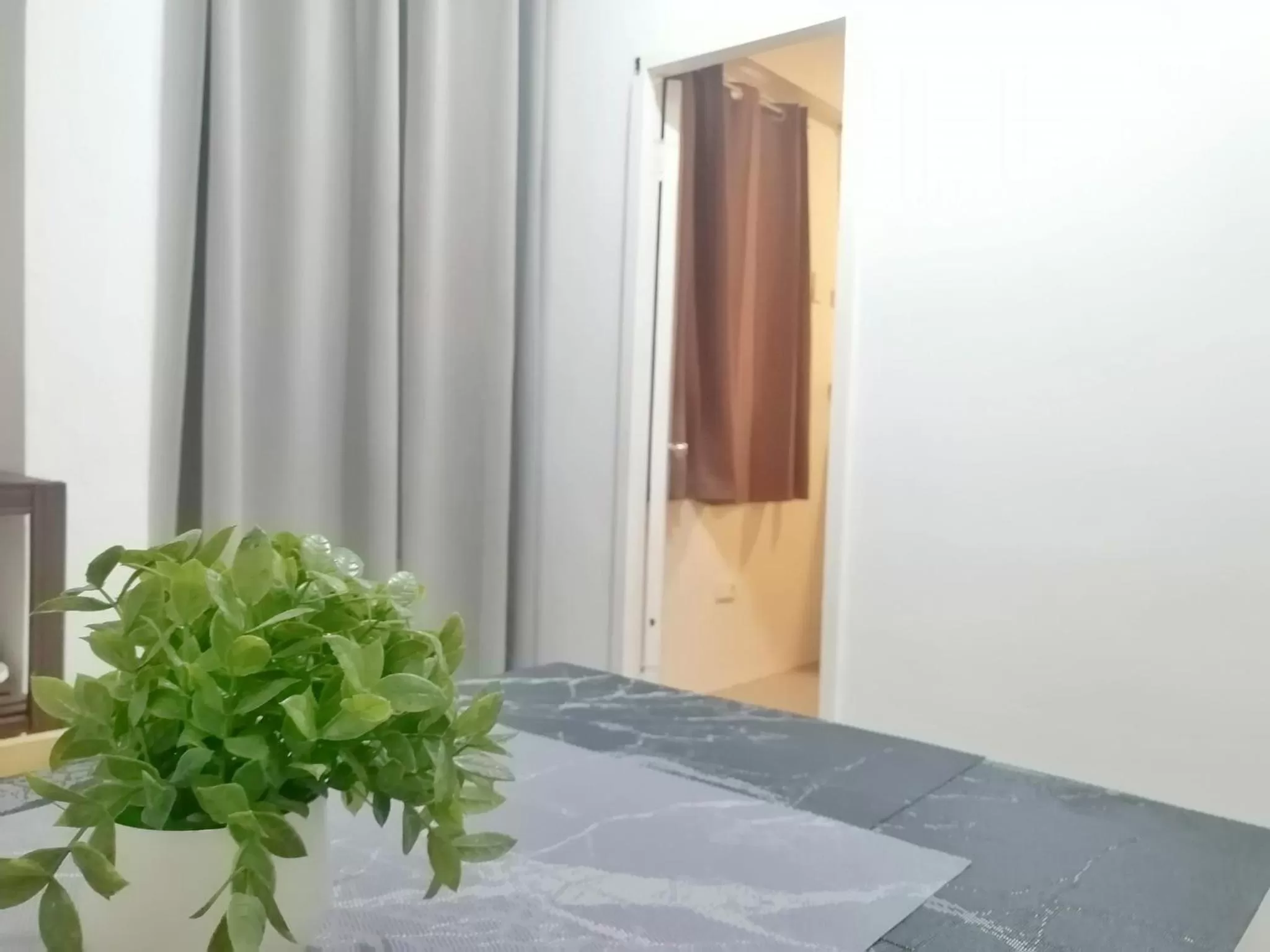 Dining area, Bed in VG Pension and Residences