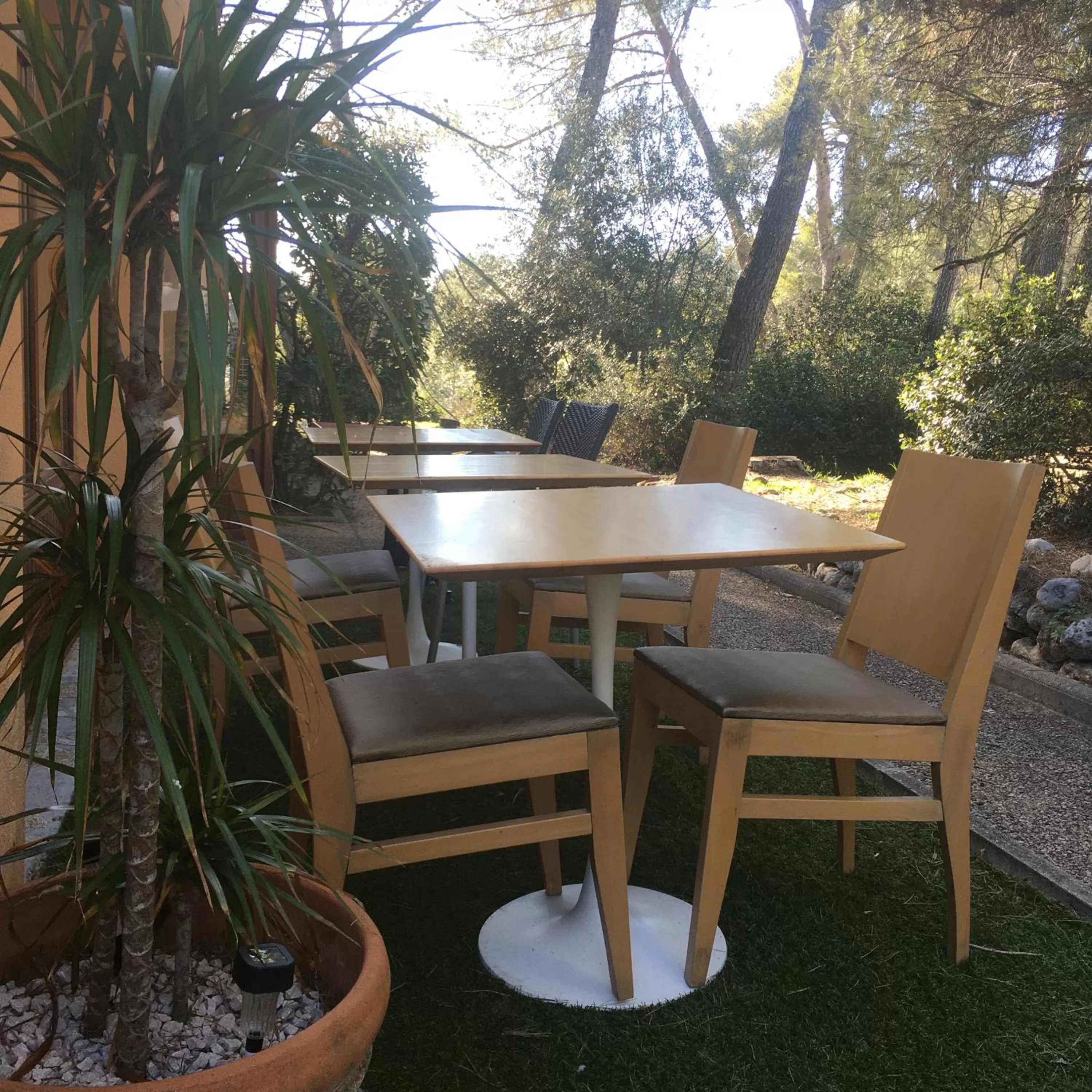 Patio in Kyriad Montpellier Nord Parc Euromédecine