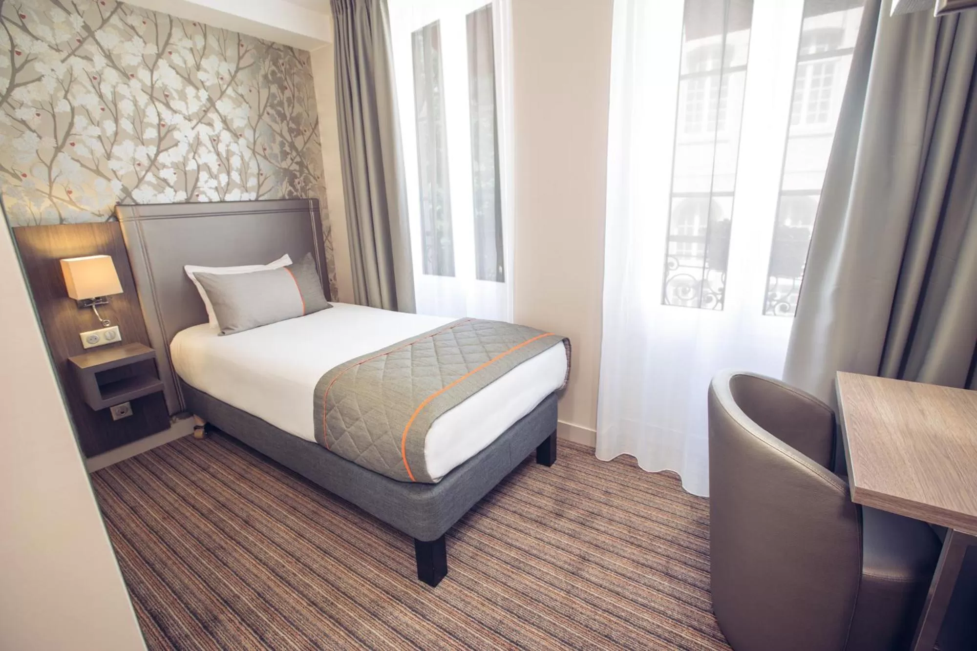 Photo of the whole room, Bed in Timhotel Paris Gare de l'Est