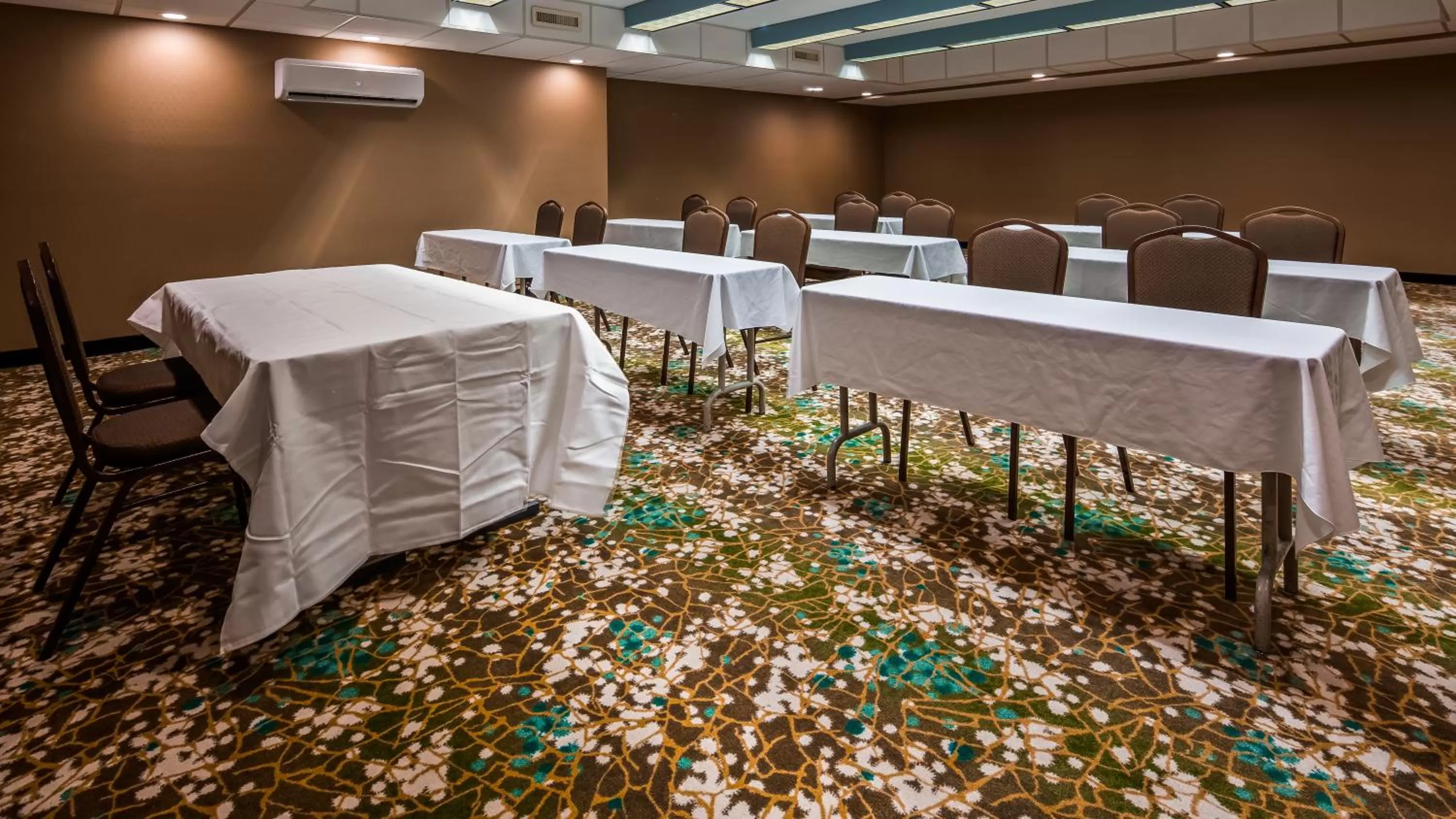 Banquet/Function facilities in Best Western Warren Hotel