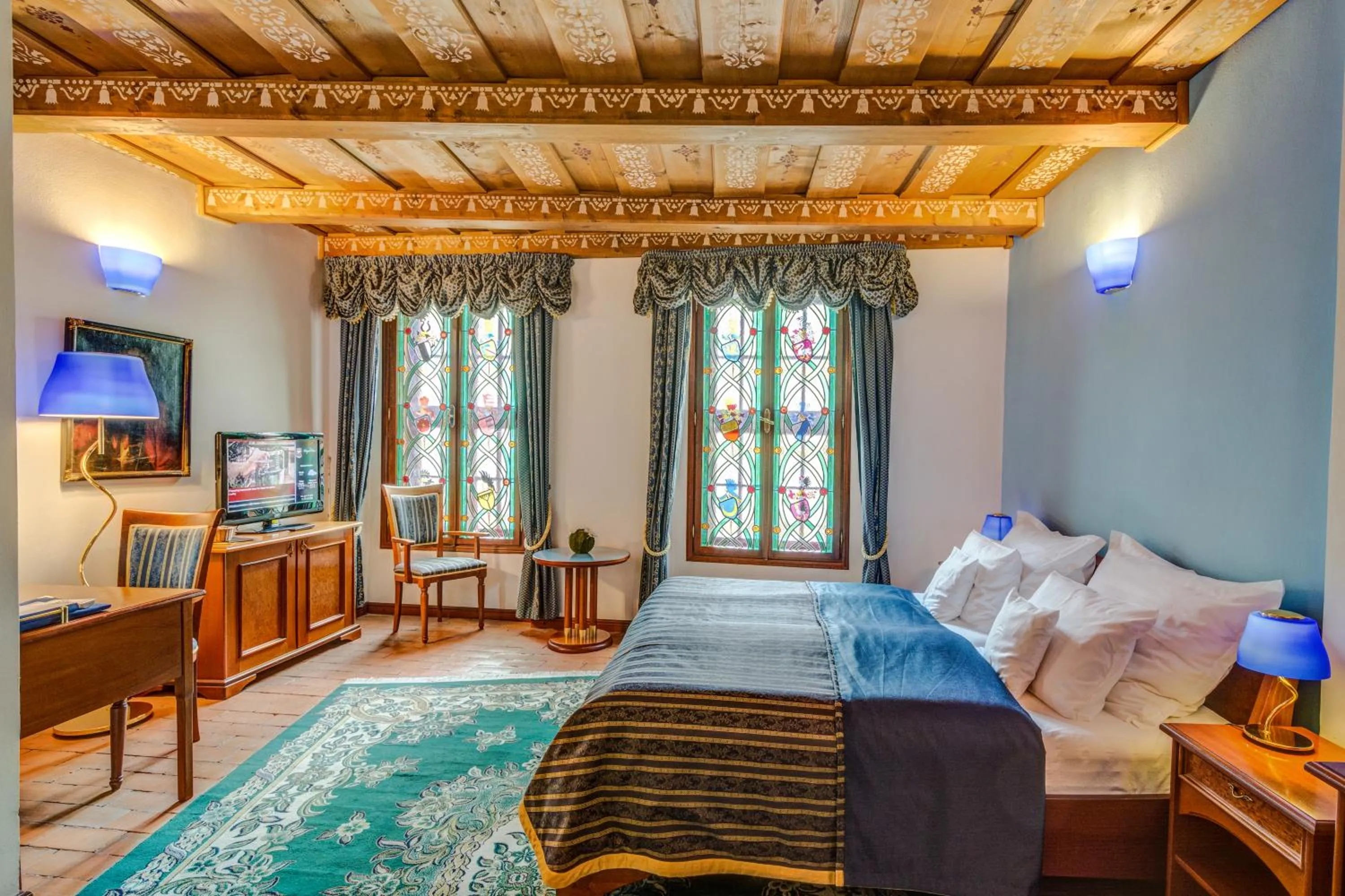 Photo of the whole room, Bed in Royal Ricc