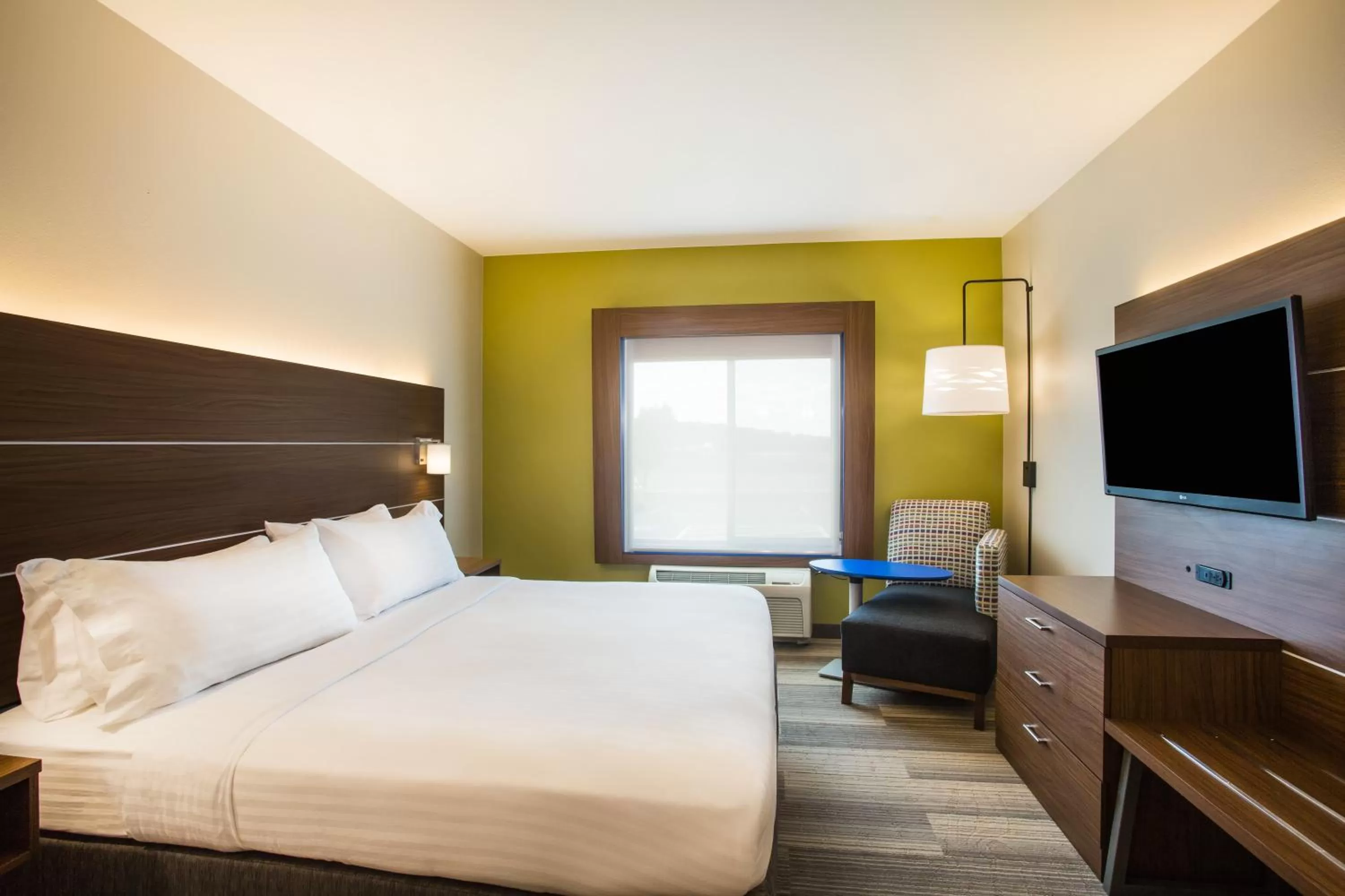 Photo of the whole room, Bed in Holiday Inn Express Hotel & Suites Cedar City by IHG