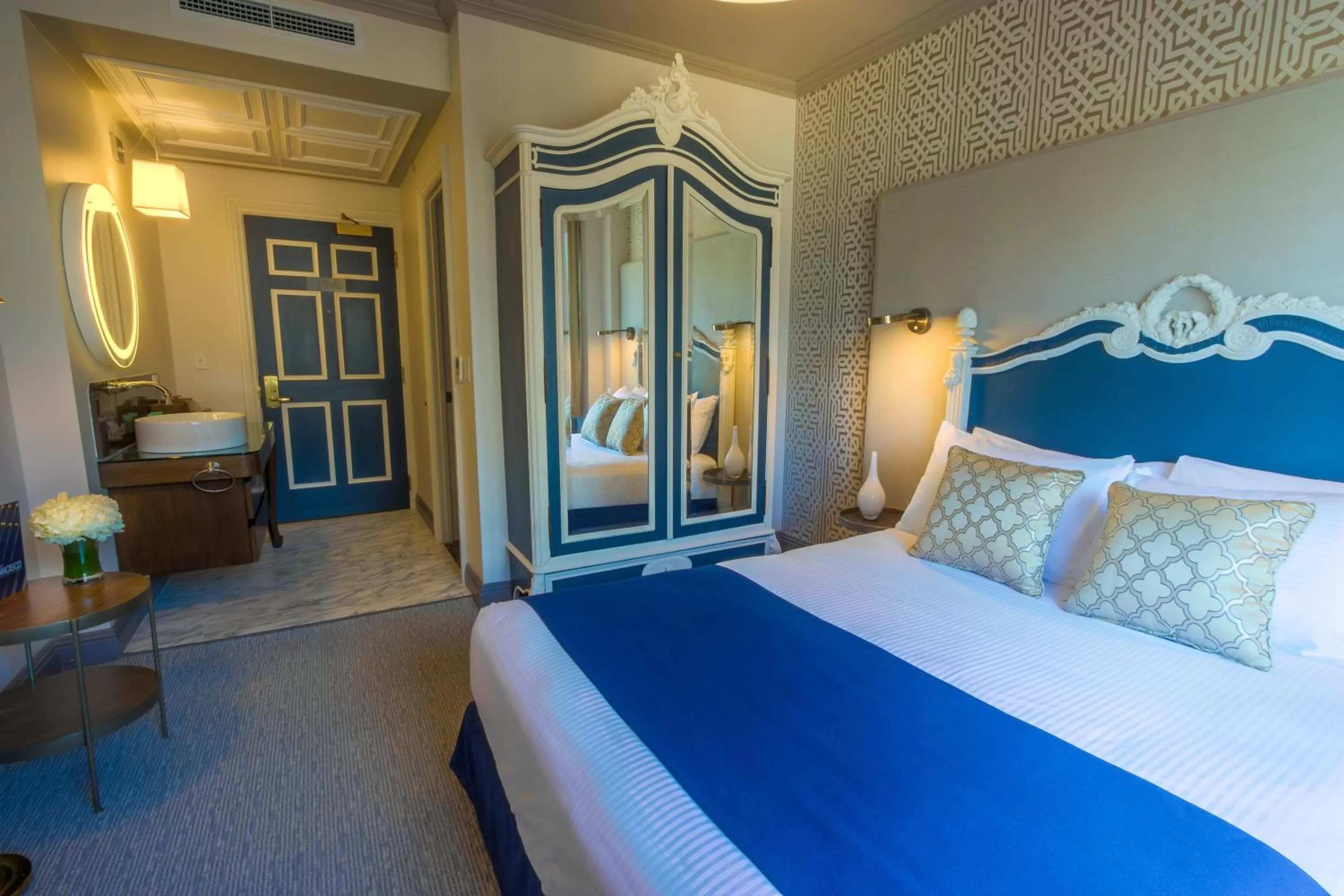 Bedroom, Bed in Warwick San Francisco