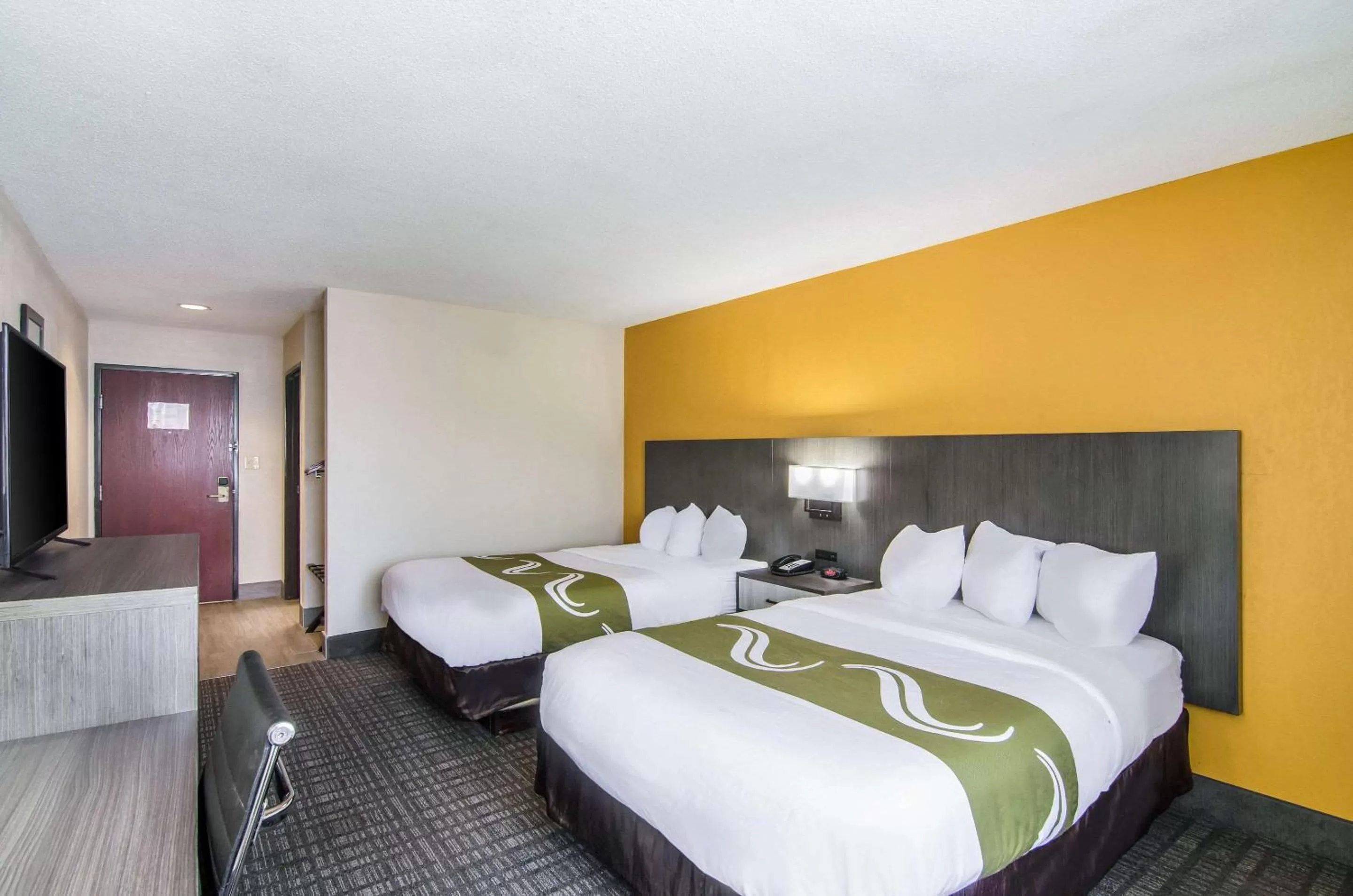 Bedroom, Bed in Quality Inn near University of Mobile