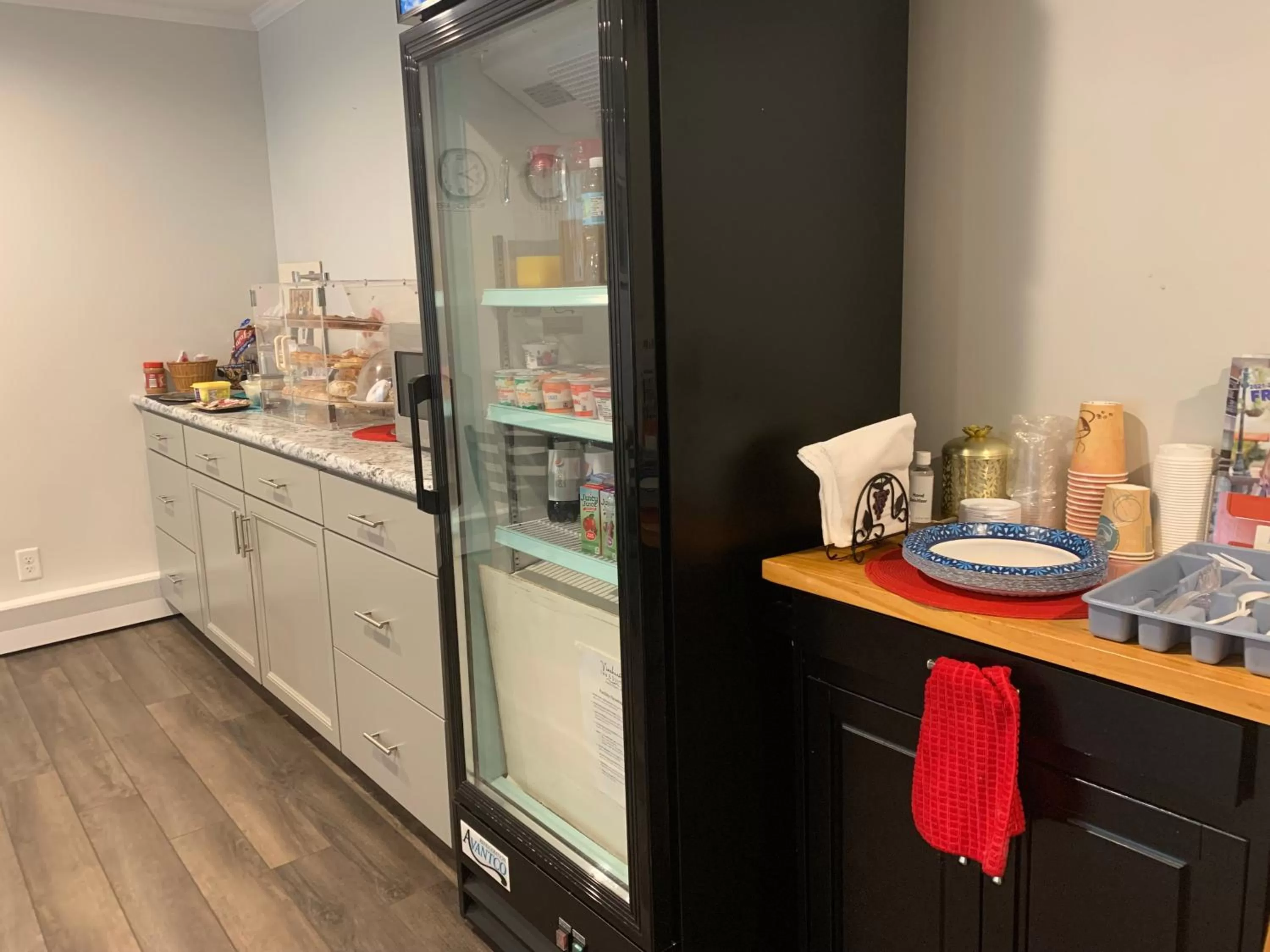 Breakfast in Vinehurst Inn & Suites