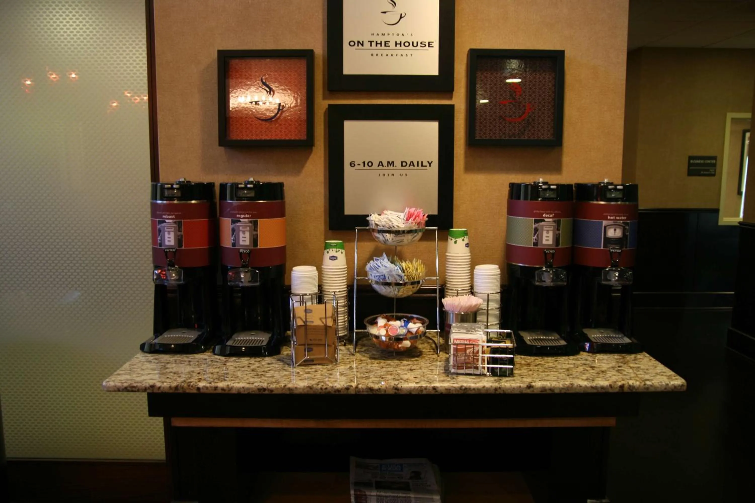 Dining area in Hampton Inn and Suites Austin - Lakeway