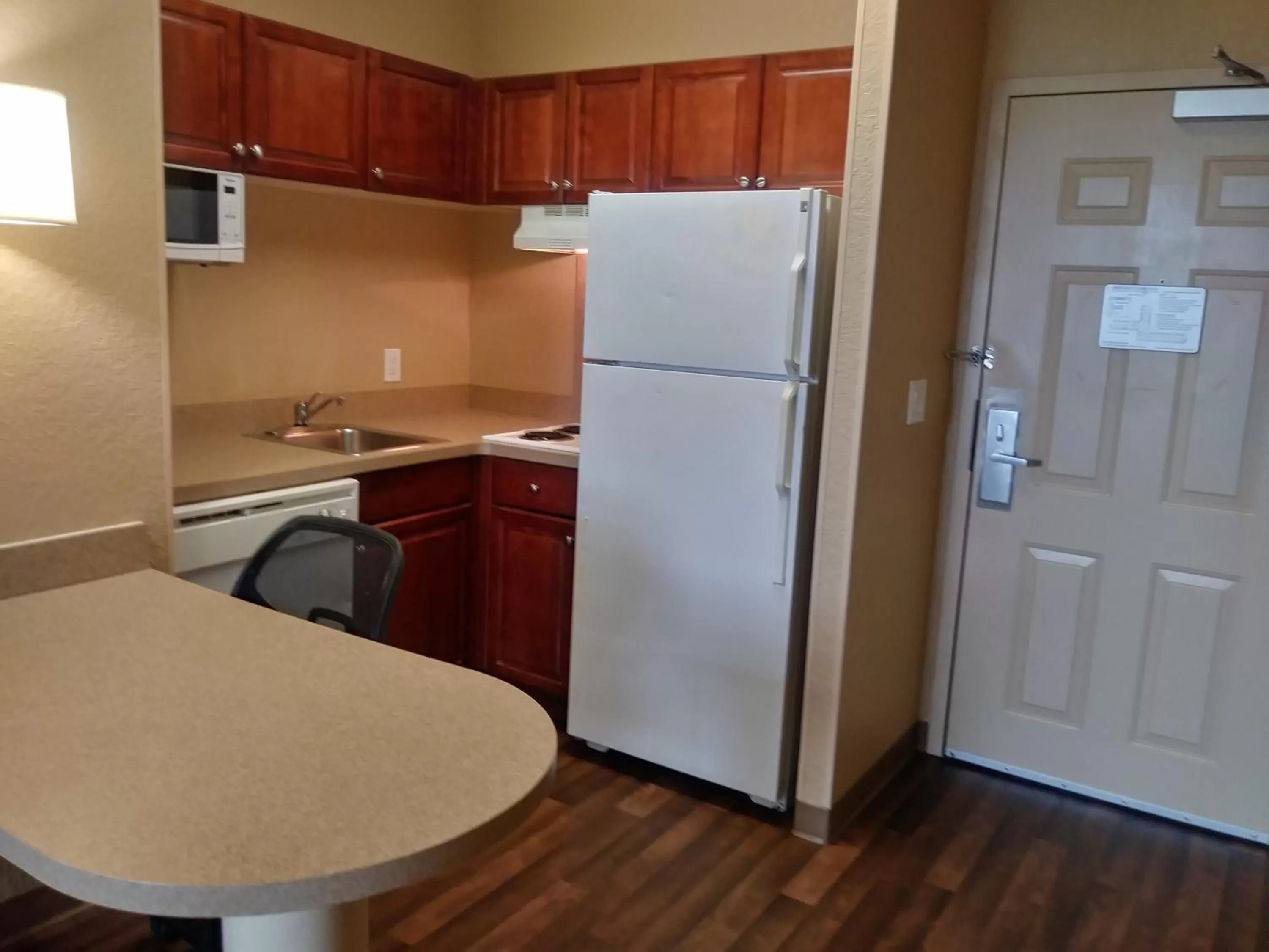 Kitchen or kitchenette in Extended Stay America Suites - Atlanta - Alpharetta - Northpoint - West