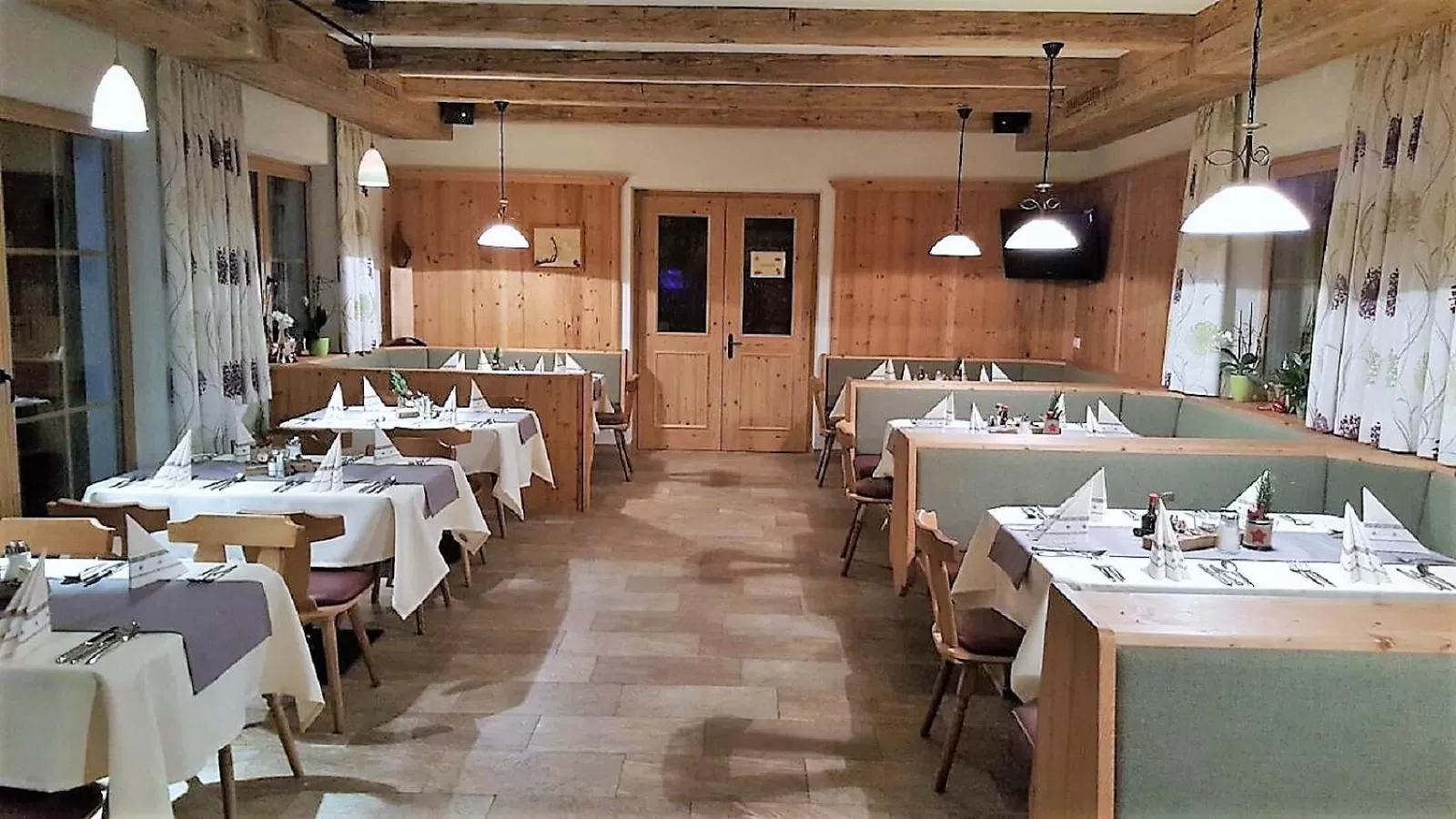 Restaurant/Places to Eat in Hotel Aschauer Hof z'Fritzn