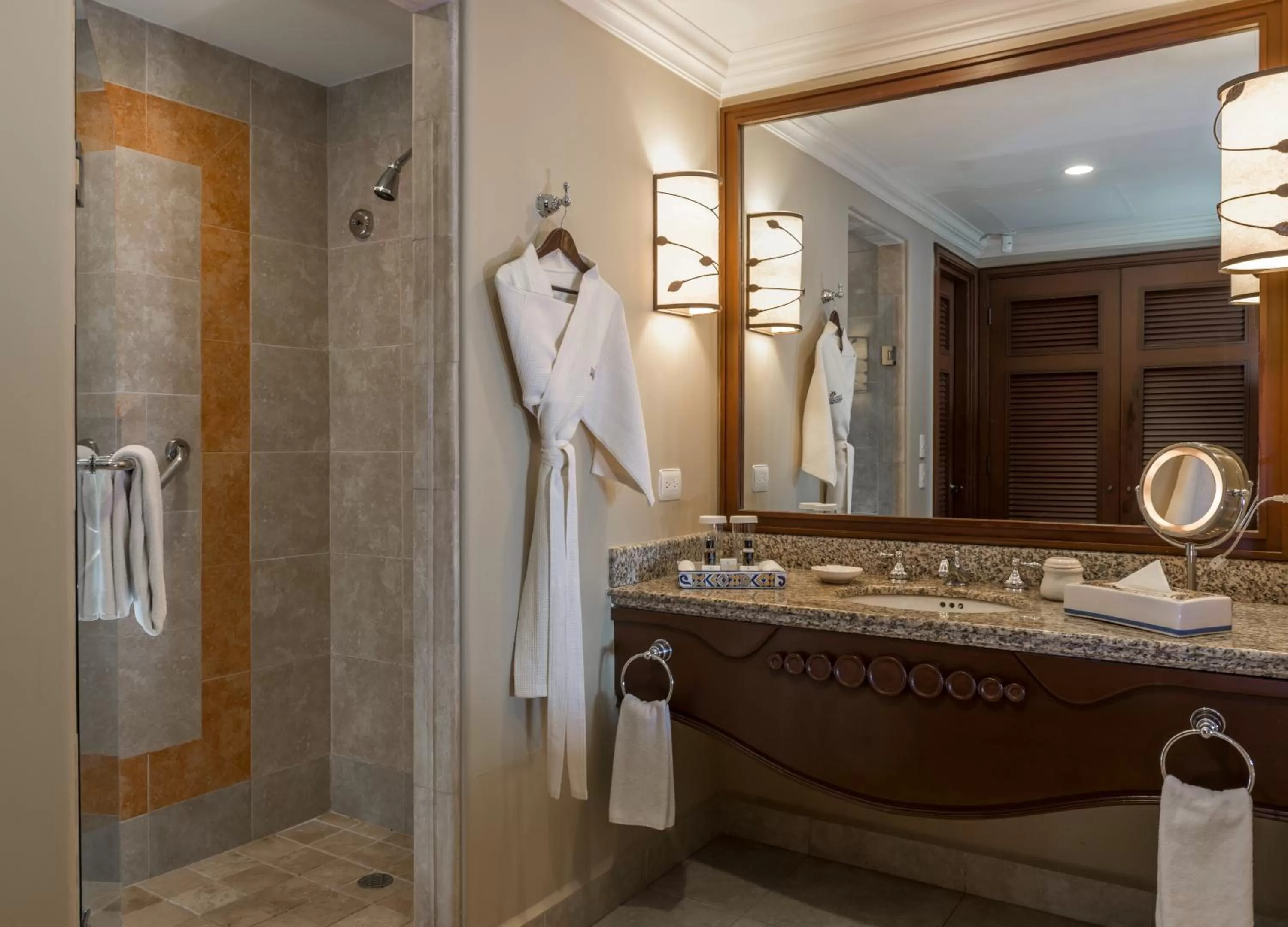 Shower in Pueblo Bonito Sunset Beach Golf & Spa Resort - All Inclusive