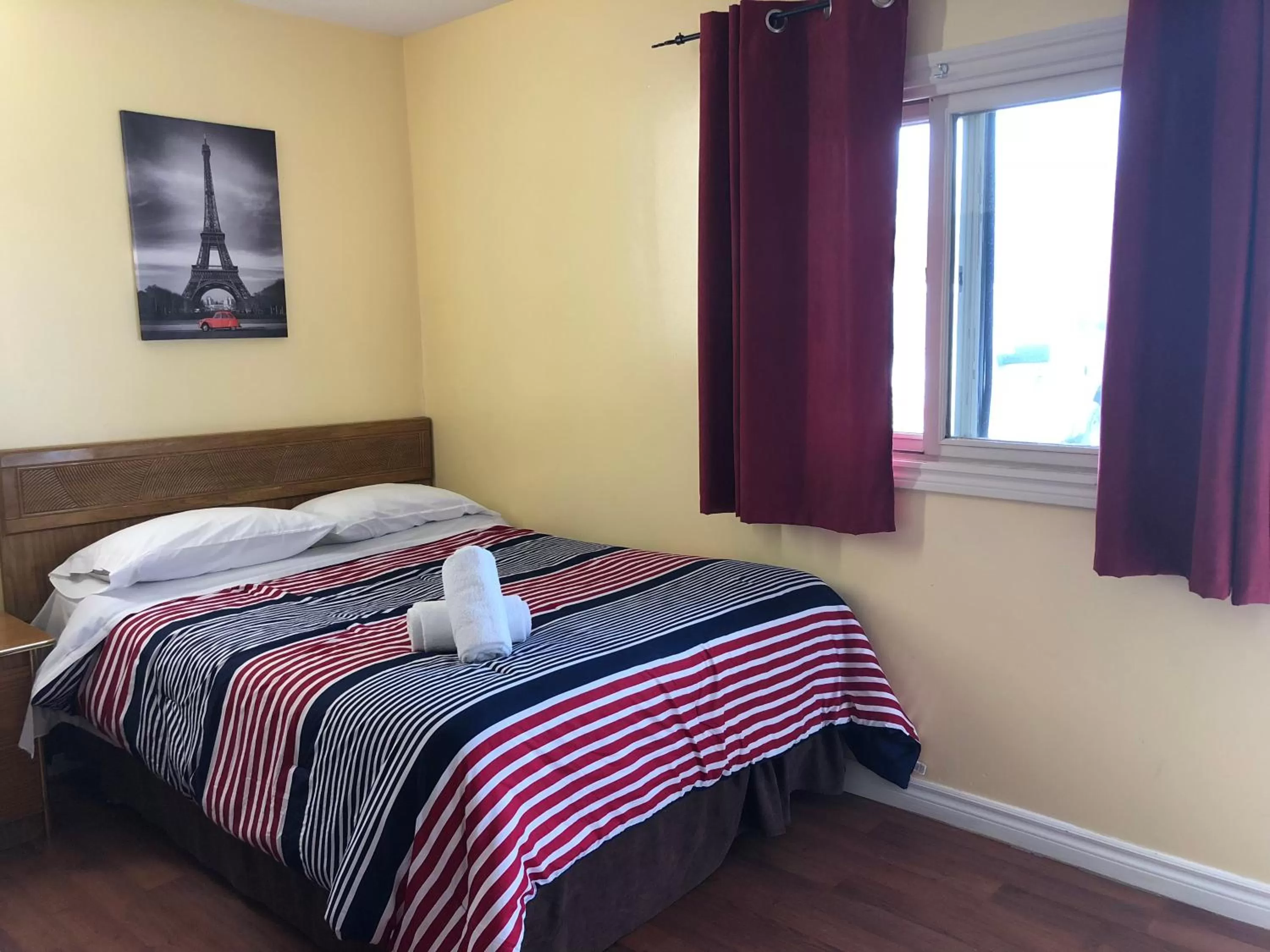 Bed in Wasaga Motel Inn