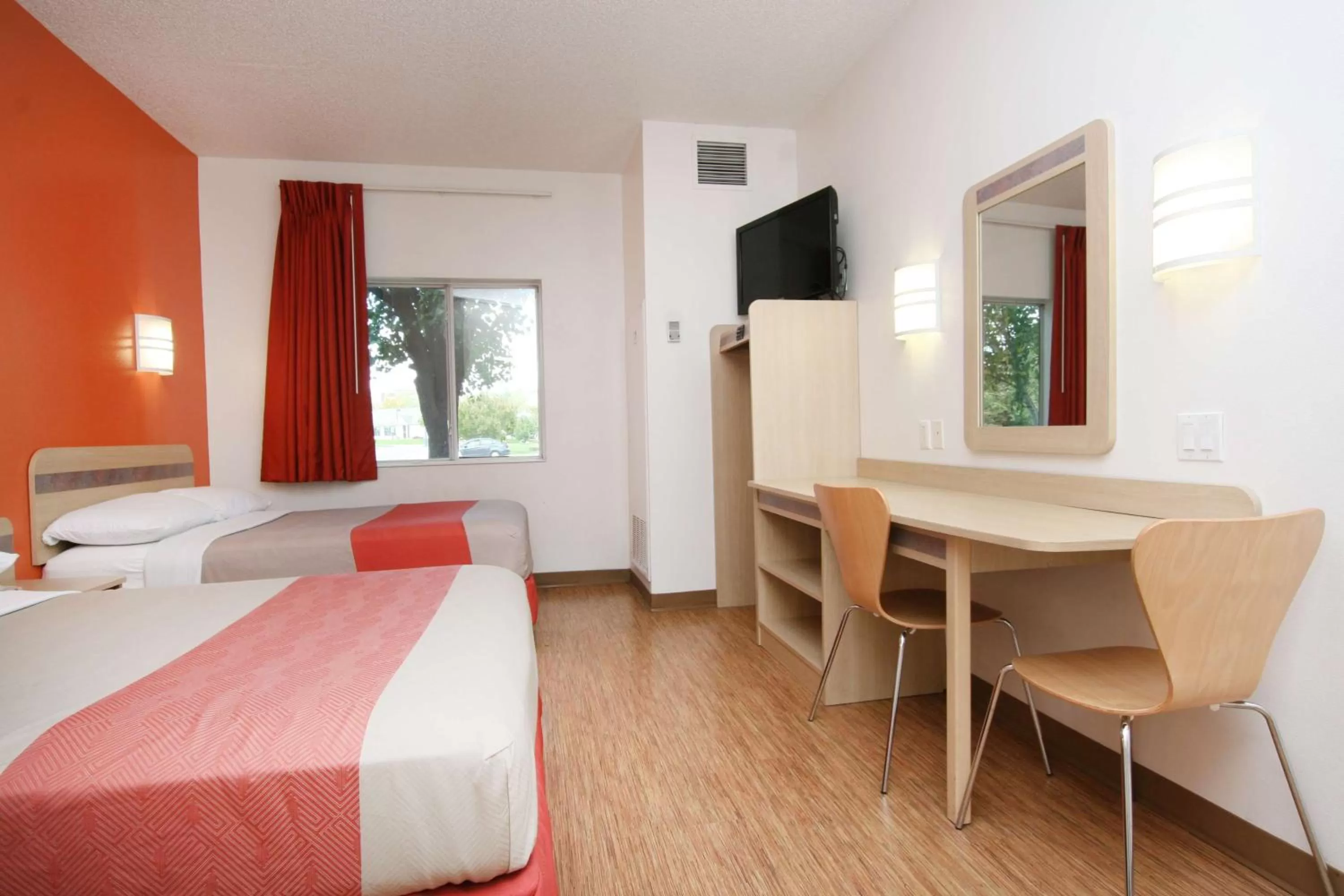 TV and multimedia, Bed in Motel 6-Colchester, VT - Burlington