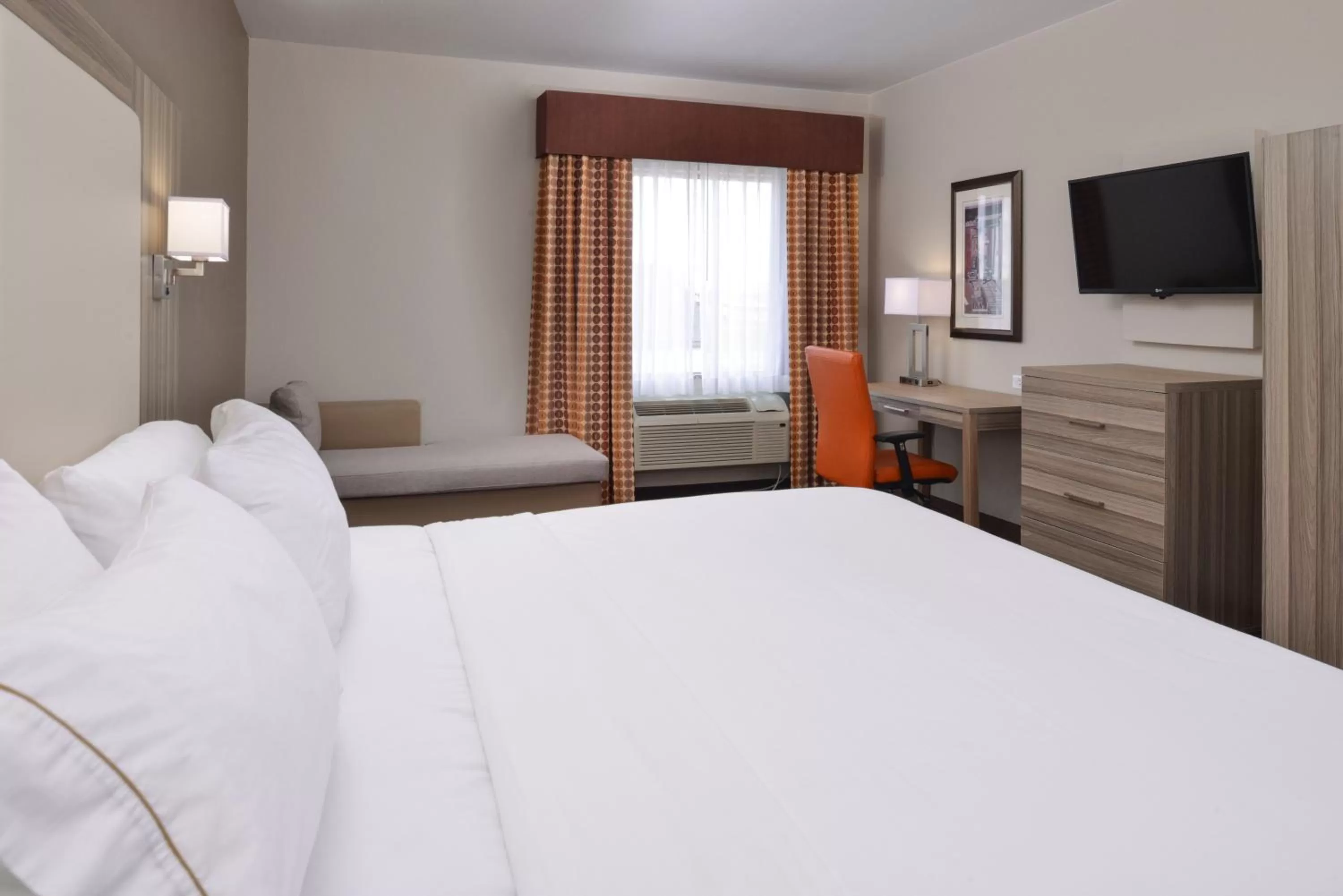 Photo of the whole room, Bed in Holiday Inn Express & Suites Williams by IHG