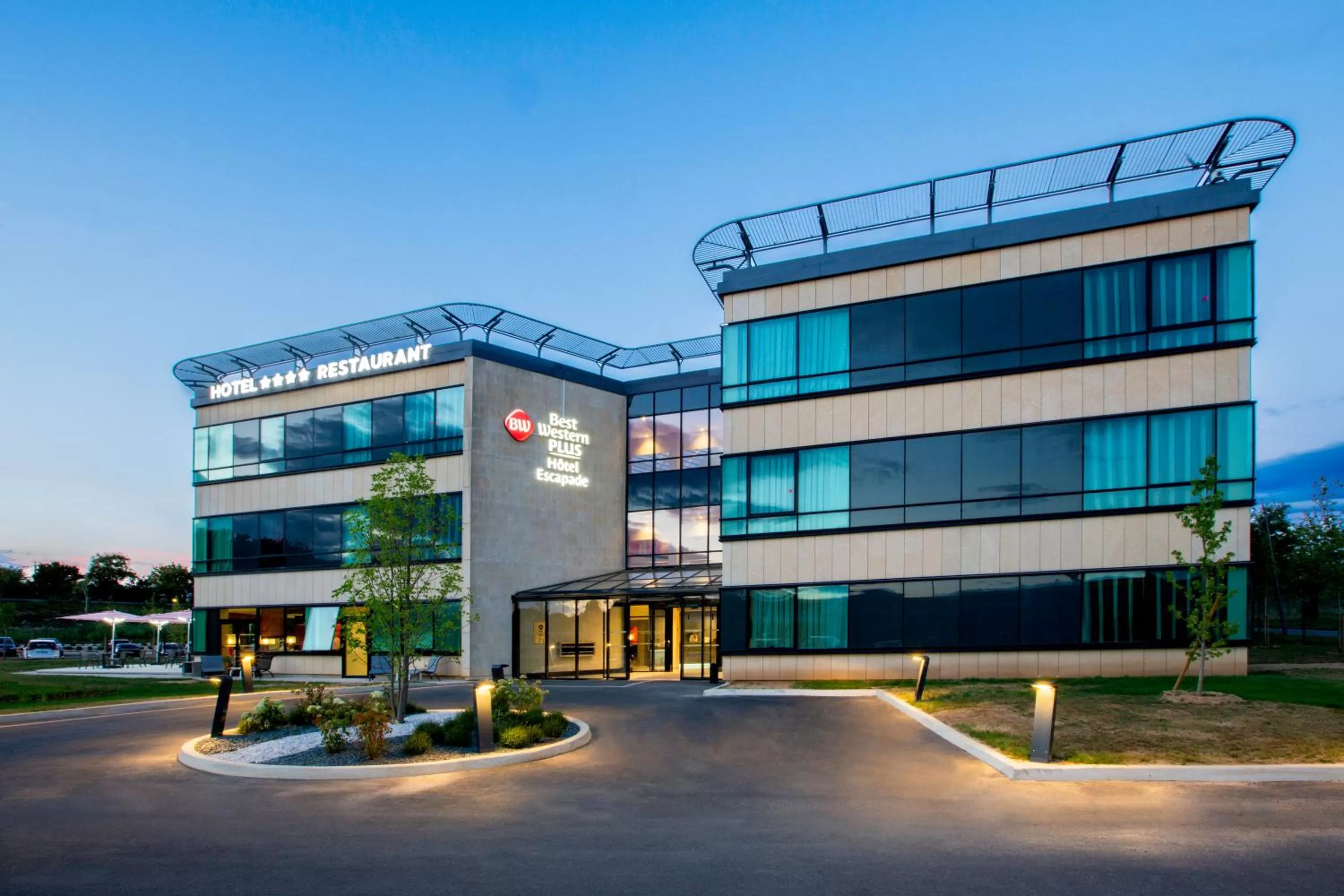 Property building in Best Western Plus Hôtel Escapade Senlis